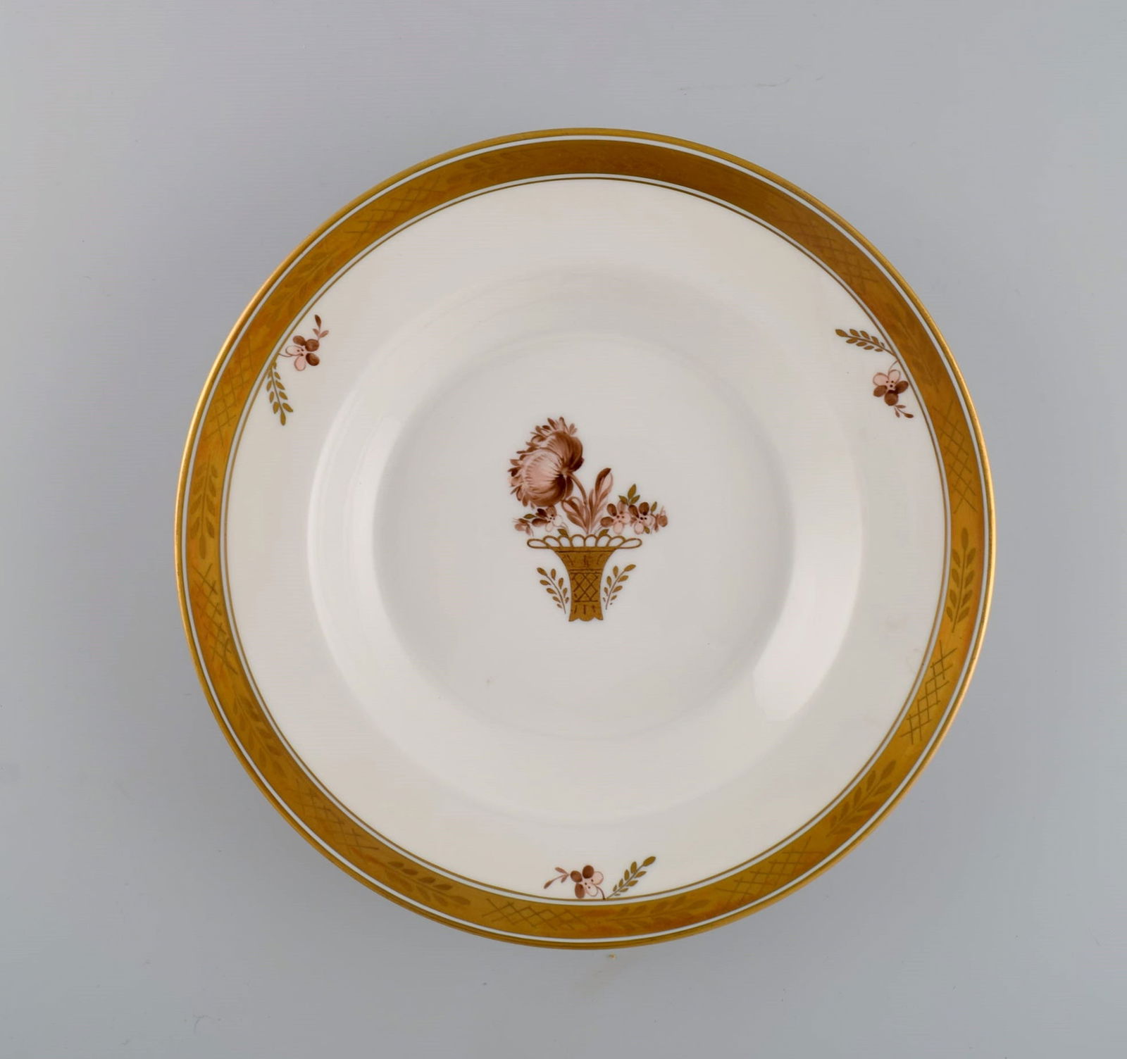 Eight Royal Copenhagen Golden Basket deep plates in hand-painted porcelain with flowers and gold - 2