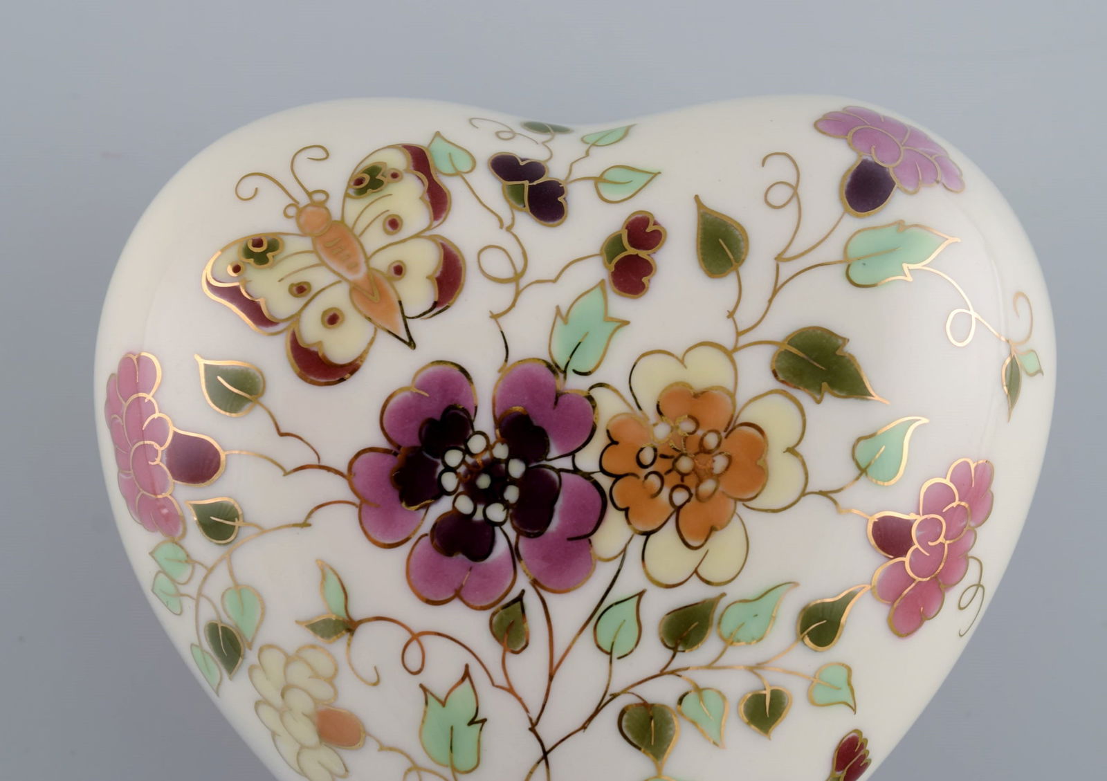 Heart-shaped Zsolnay lidded box in cream-colored porcelain with hand-painted flowers, butterflies - 5
