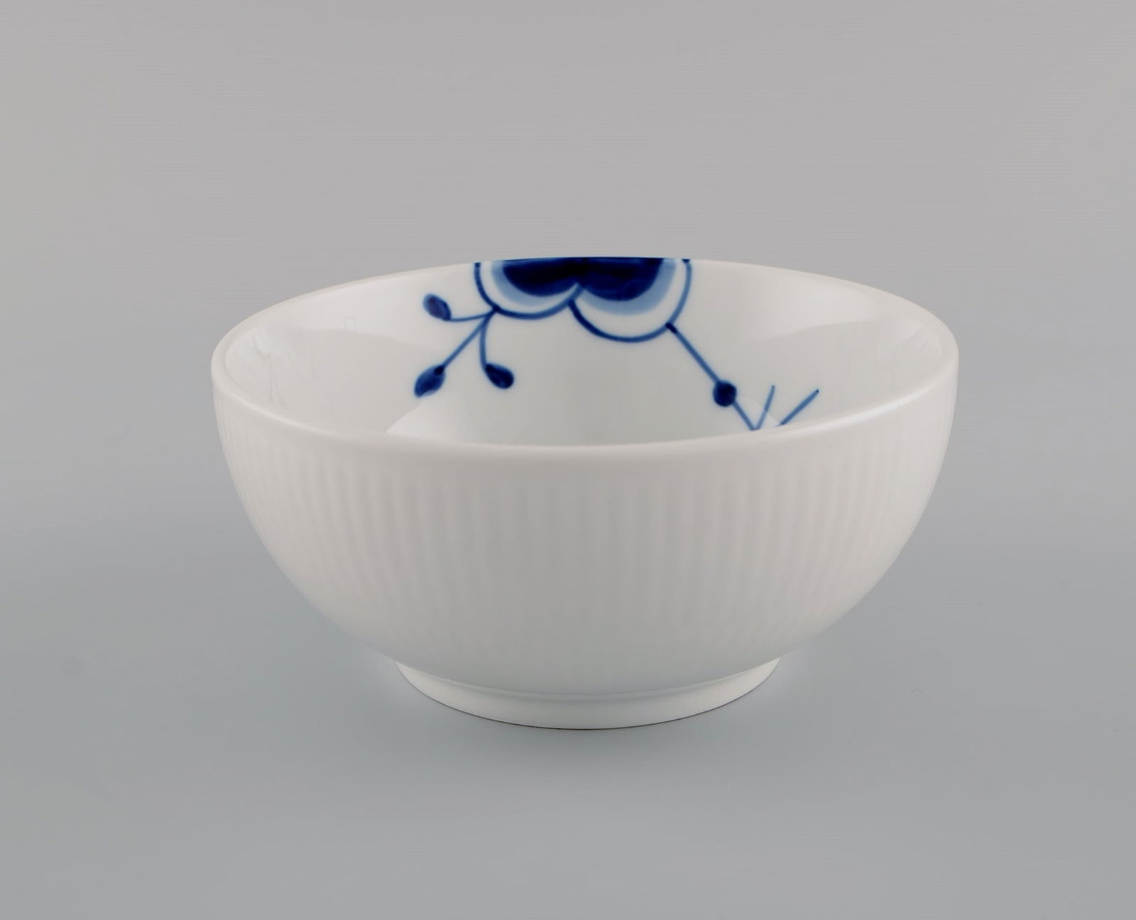 Royal Copenhagen Blue Fluted Mega bowl. 21st Century. Model number 454. - 4