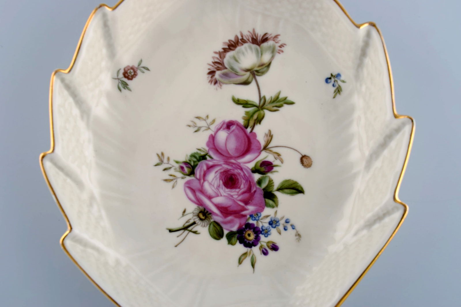 Royal Copenhagen Frijsenborg sauce boat and two bowls in hand-painted porcelain with flowers and - 3