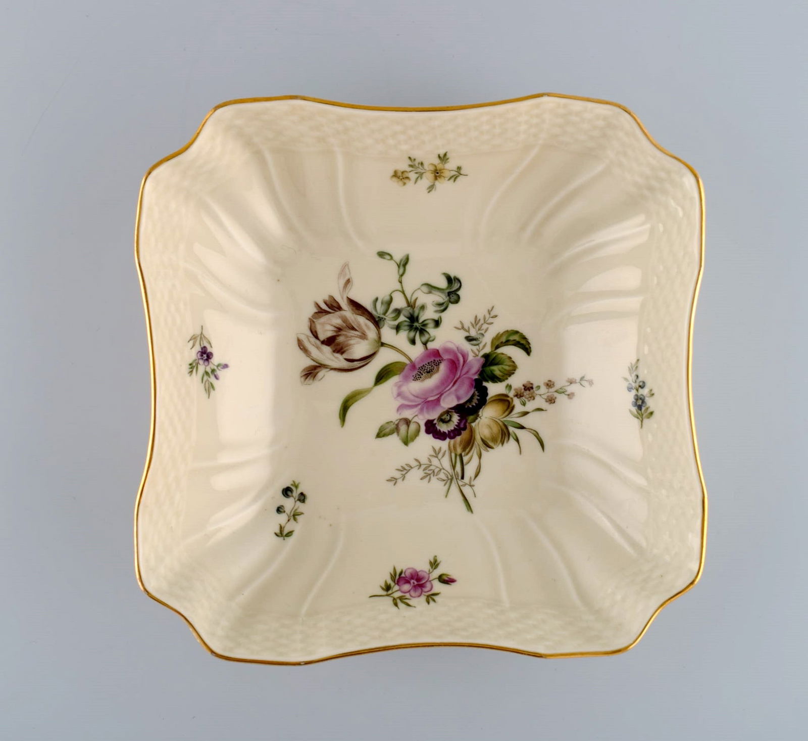 Royal Copenhagen Frijsenborg sauce boat and two bowls in hand-painted porcelain with flowers and - 4