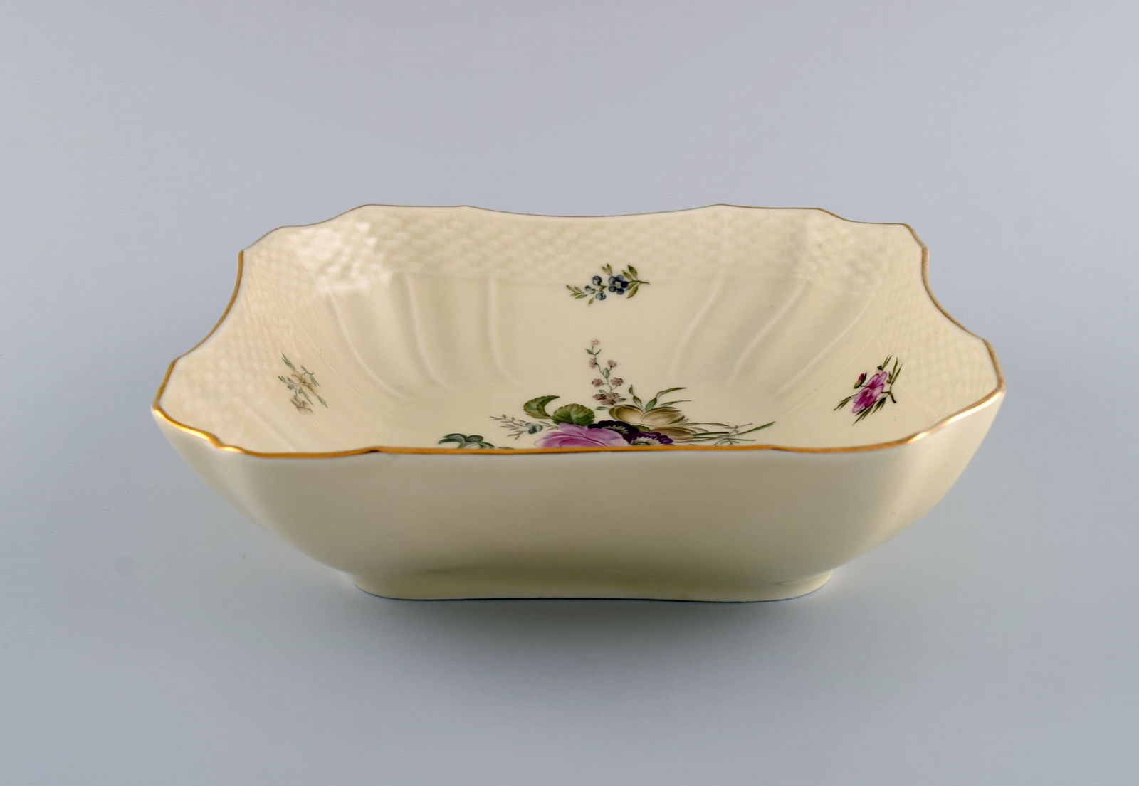 Royal Copenhagen Frijsenborg sauce boat and two bowls in hand-painted porcelain with flowers and - 5