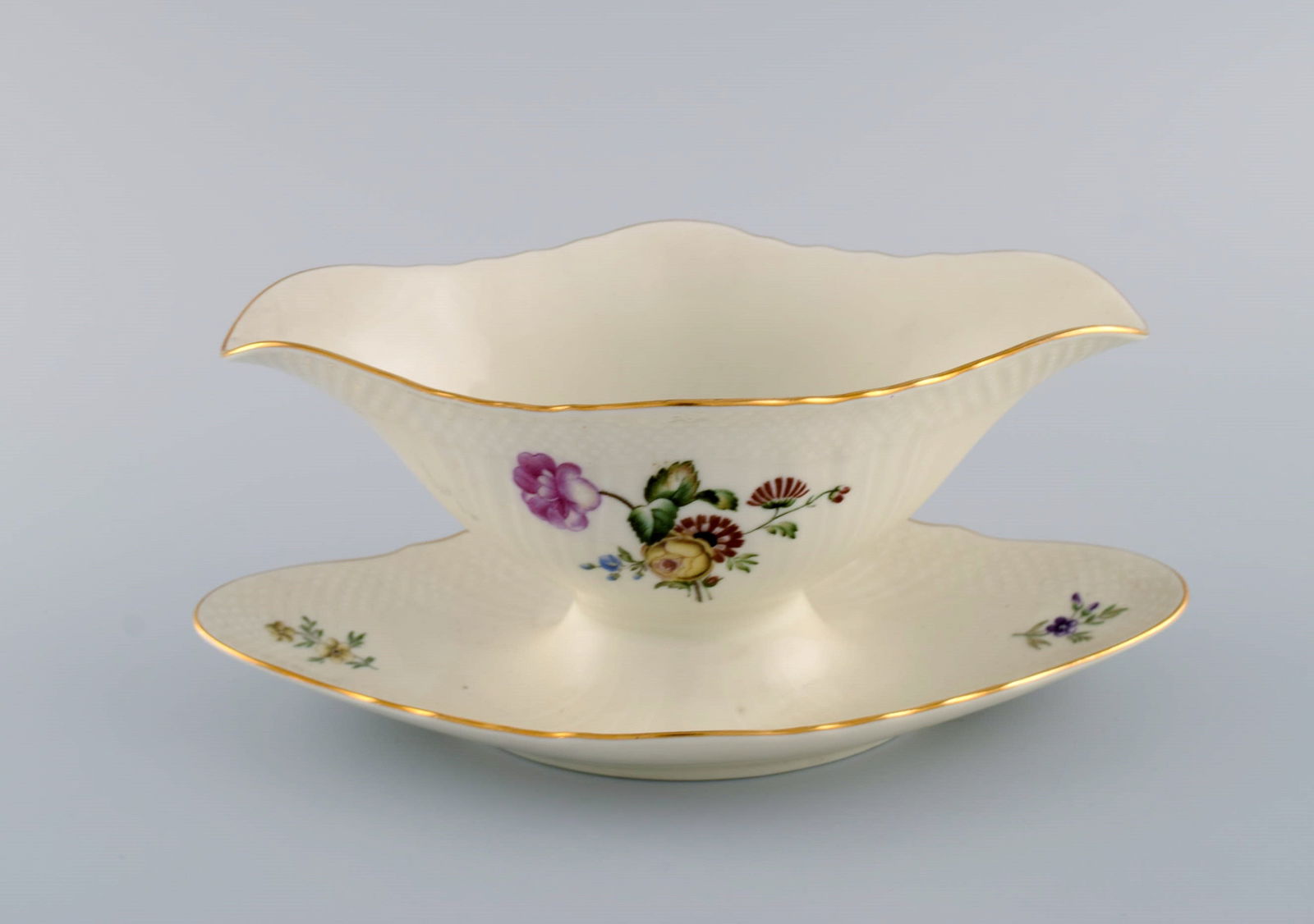 Royal Copenhagen Frijsenborg sauce boat and two bowls in hand-painted porcelain with flowers and - 7