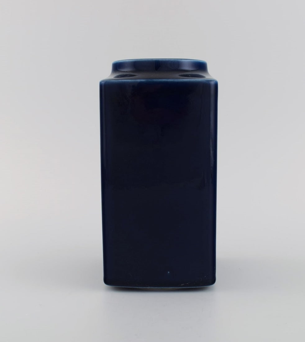Arabia, Finland. Vase in glazed porcelain. Beautiful glaze in deep blue shades. 1940s / 50s. (1 of 7)
