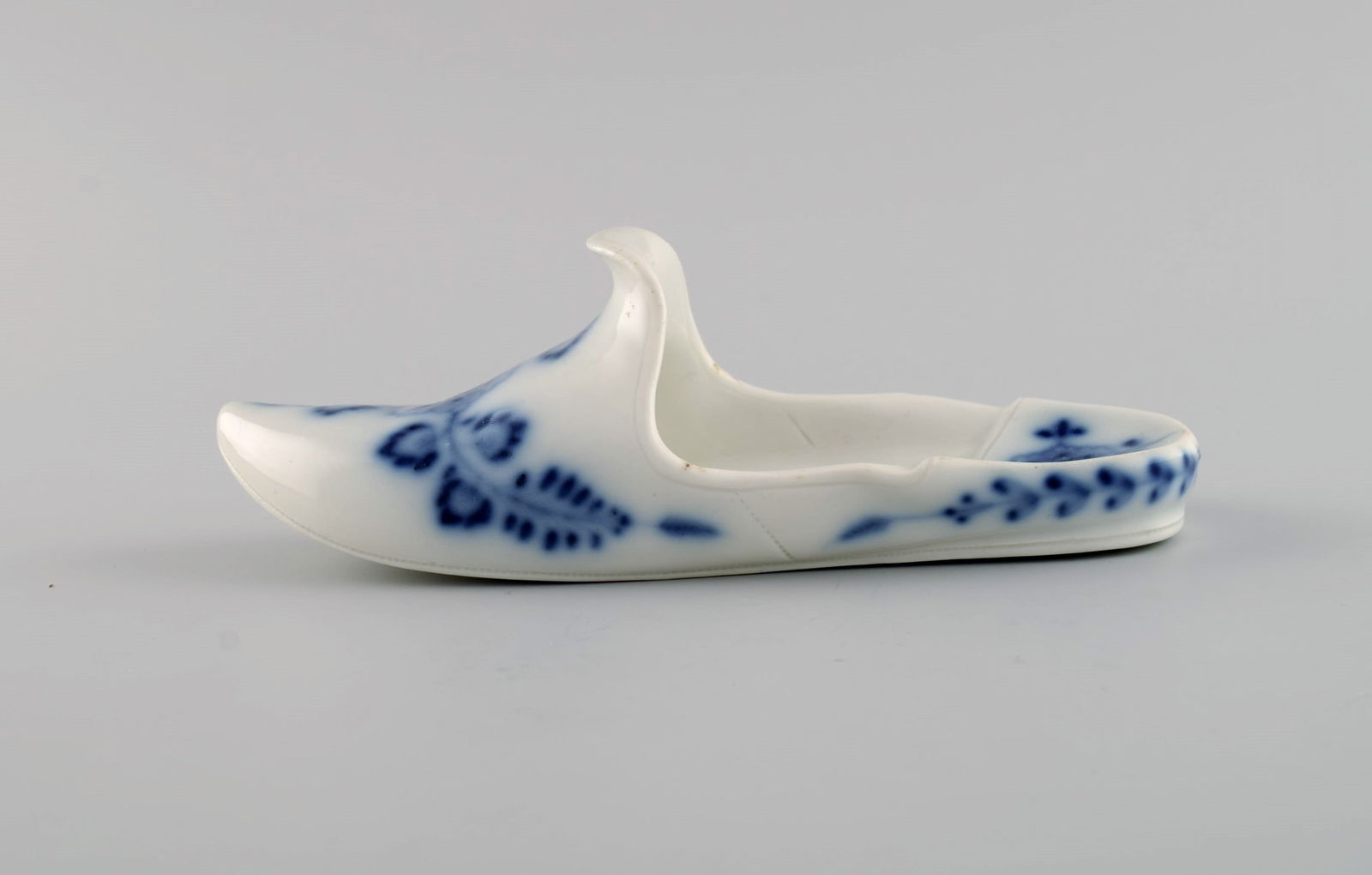 Meissen, Germany. Antique miniature slipper in hand-painted porcelain. Late 19th century. - 3