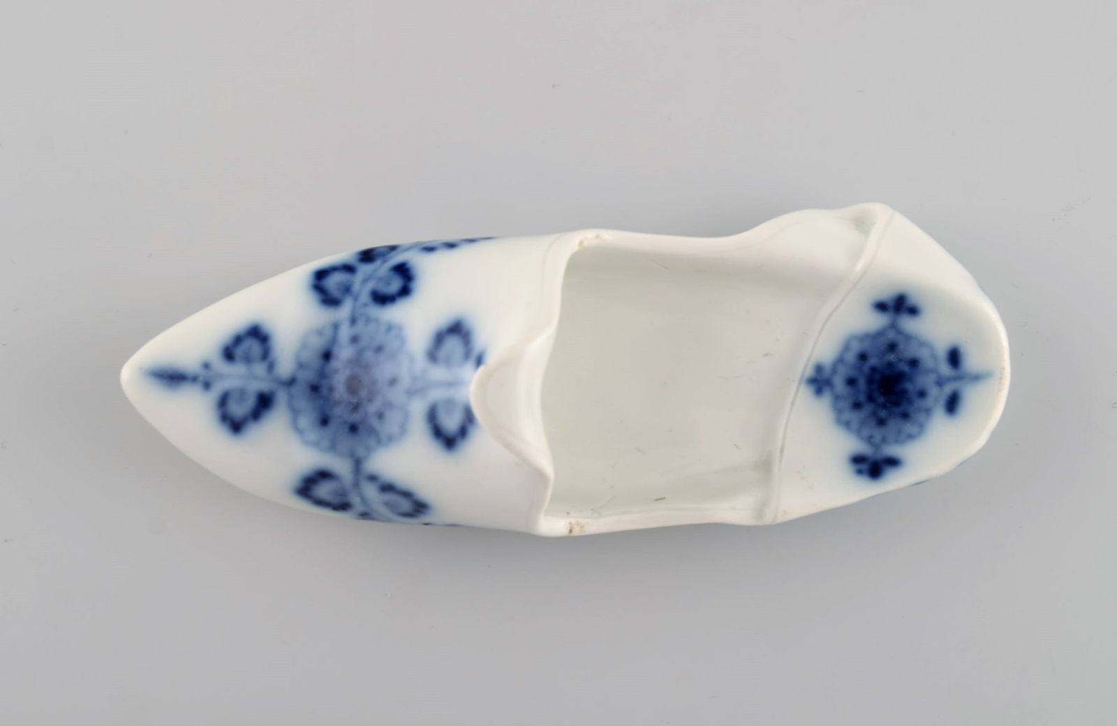 Meissen, Germany. Antique miniature slipper in hand-painted porcelain. Late 19th century. - 4