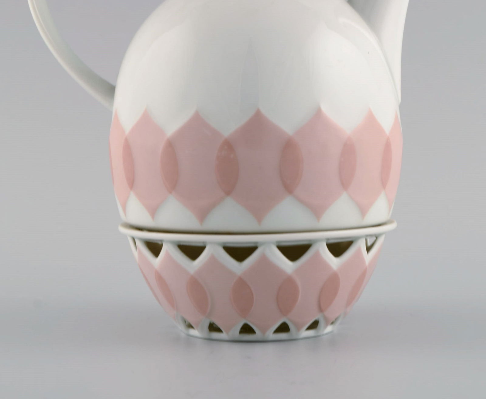 Bjørn Wiinblad for Rosenthal. Lotus porcelain service. Coffee pot with heater for tealight - 3