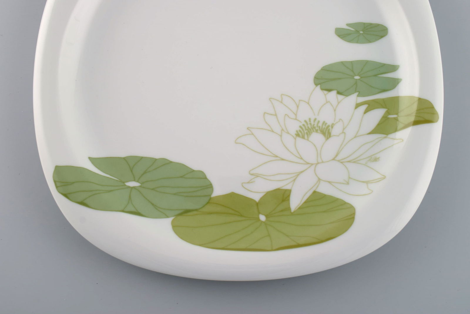 Timo Sarpaneva for Rosenthal. Six rare Suomi porcelain dinner plates decorated with water lilies. - 3