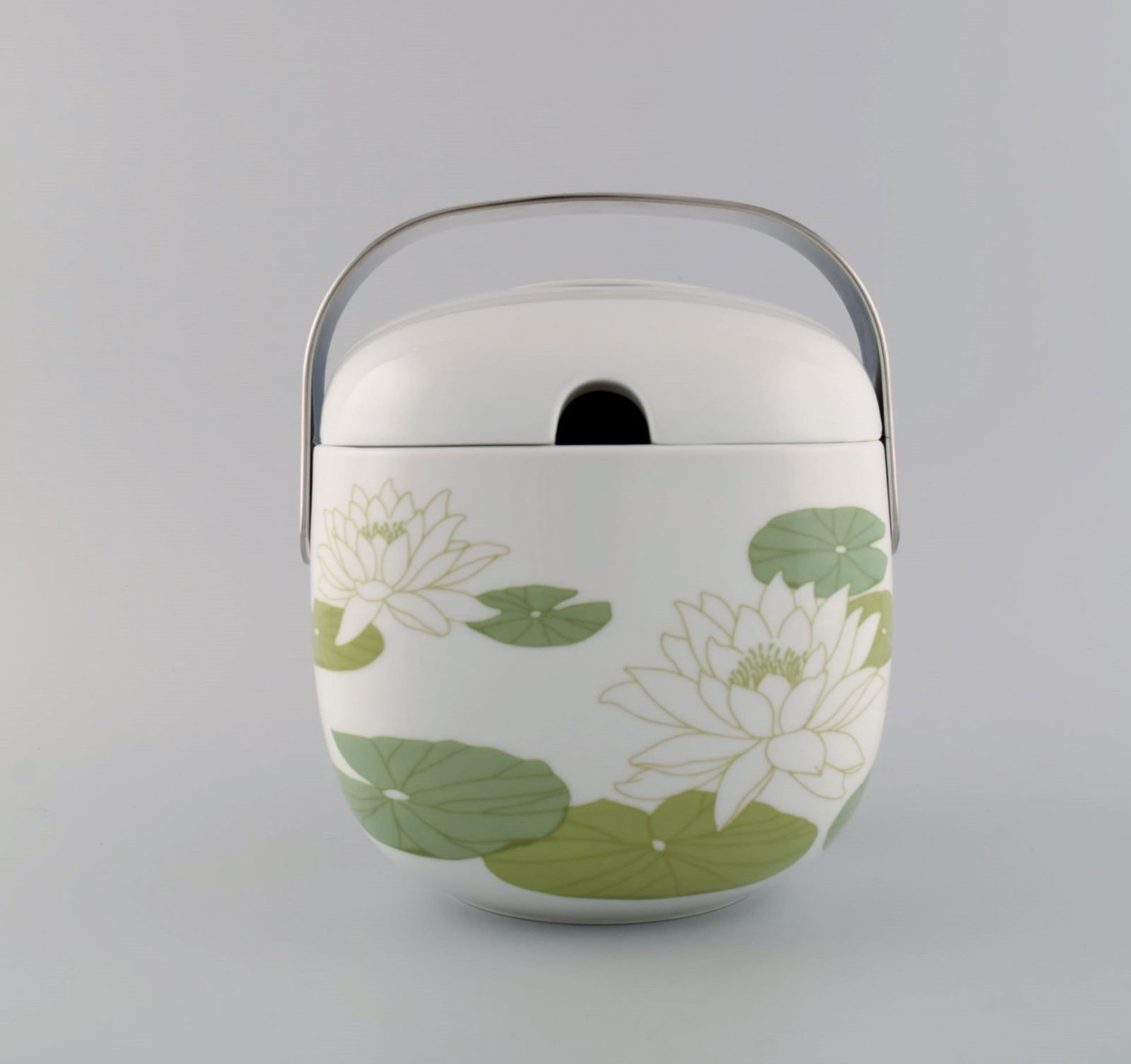 Timo Sarpaneva for Rosenthal. Rare Suomi ice bucket in porcelain decorated with water lilies. 1970s: Title: Timo Sarpaneva for Rosenthal. Rare Suomi ice bucket in porcelain decorated with water lilies. 1970s / 80s. Description: Timo Sarpaneva for Rosenthal. Rare Suomi ice bucket in porcelain
