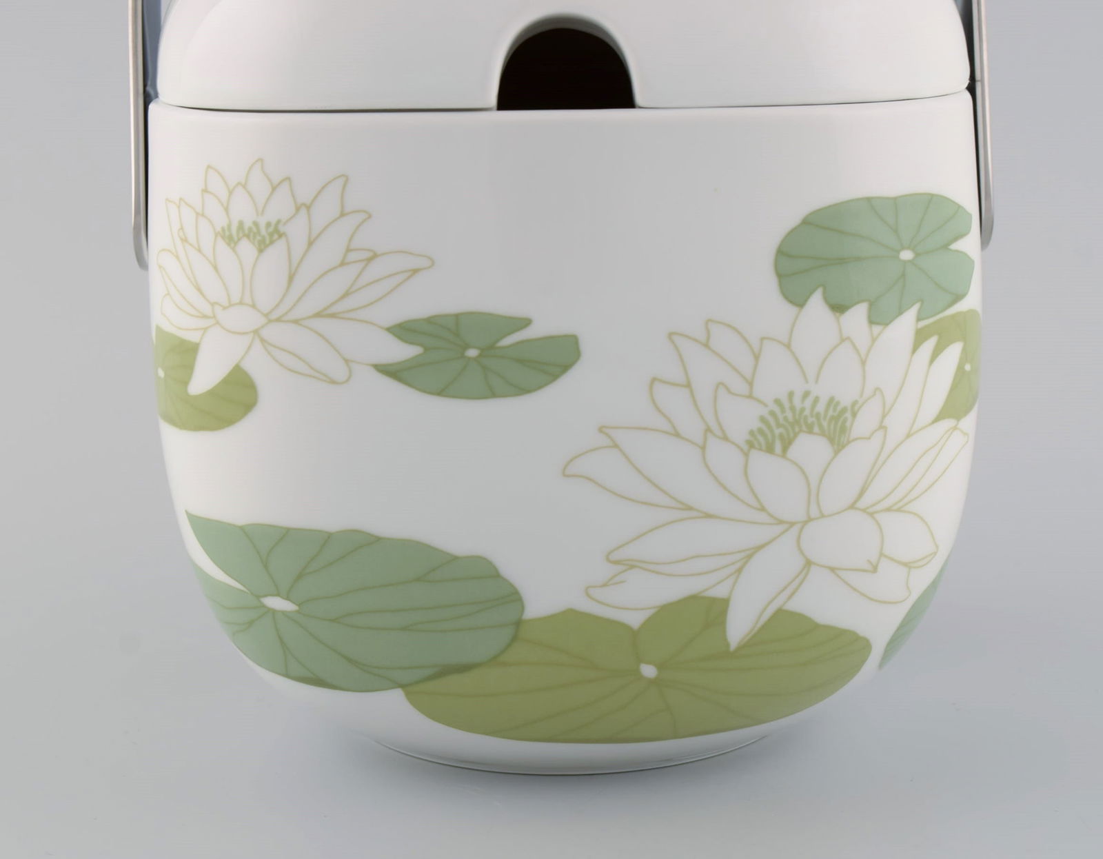 Timo Sarpaneva for Rosenthal. Rare Suomi ice bucket in porcelain decorated with water lilies. 1970s - 2