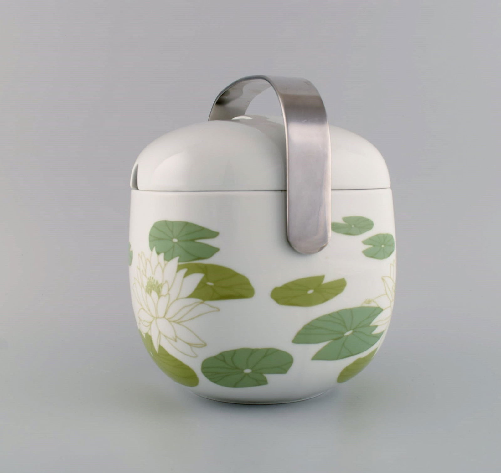 Timo Sarpaneva for Rosenthal. Rare Suomi ice bucket in porcelain decorated with water lilies. 1970s - 3