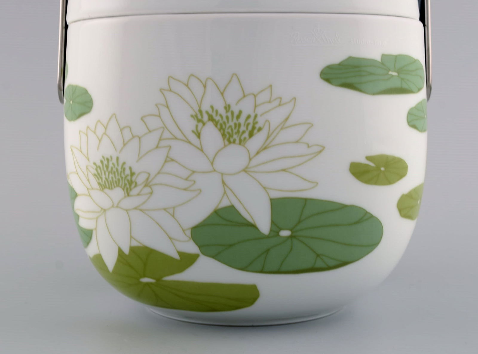 Timo Sarpaneva for Rosenthal. Rare Suomi ice bucket in porcelain decorated with water lilies. 1970s - 5
