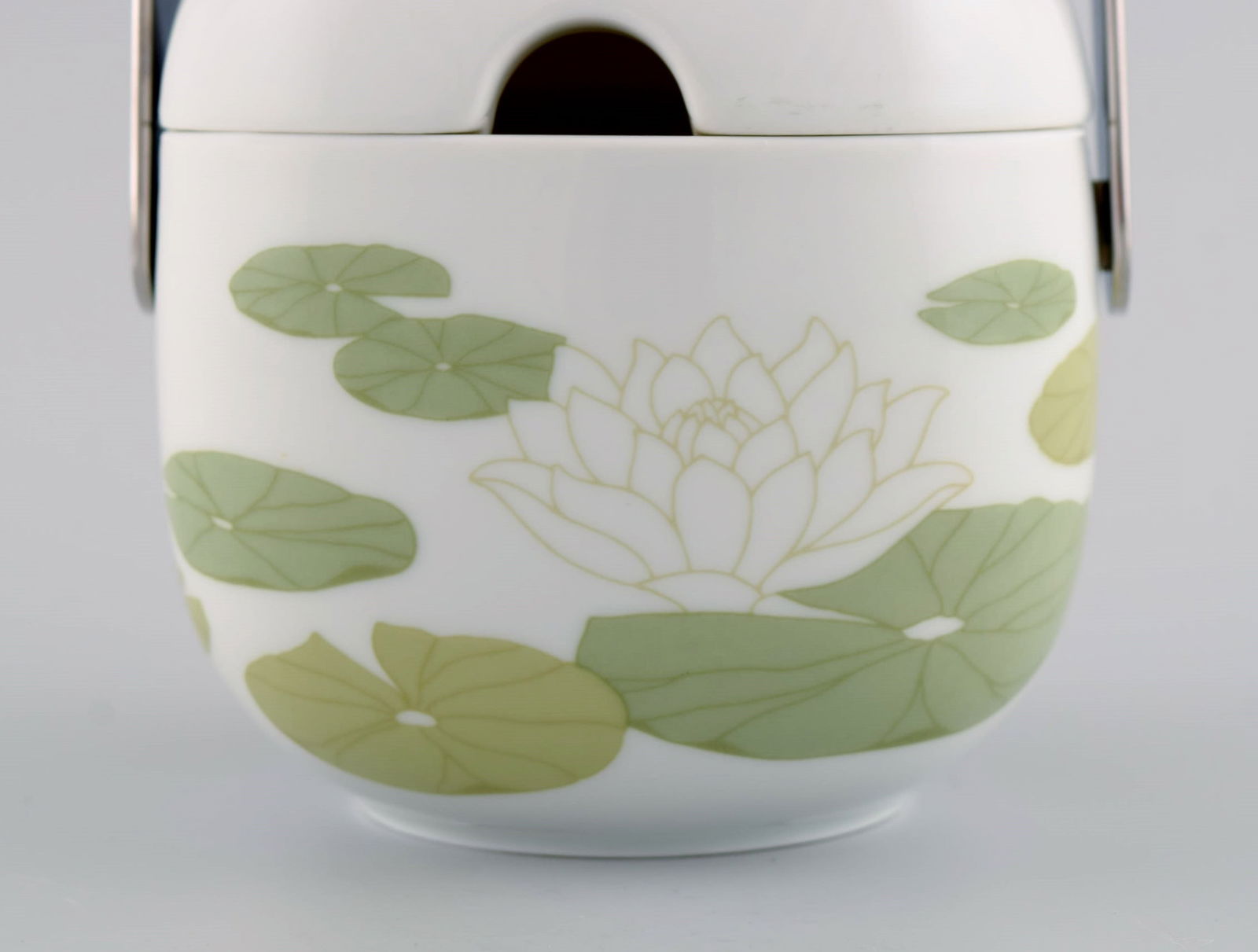 Timo Sarpaneva for Rosenthal. Rare Suomi ice bucket in porcelain decorated with water lilies. 1970s - 4