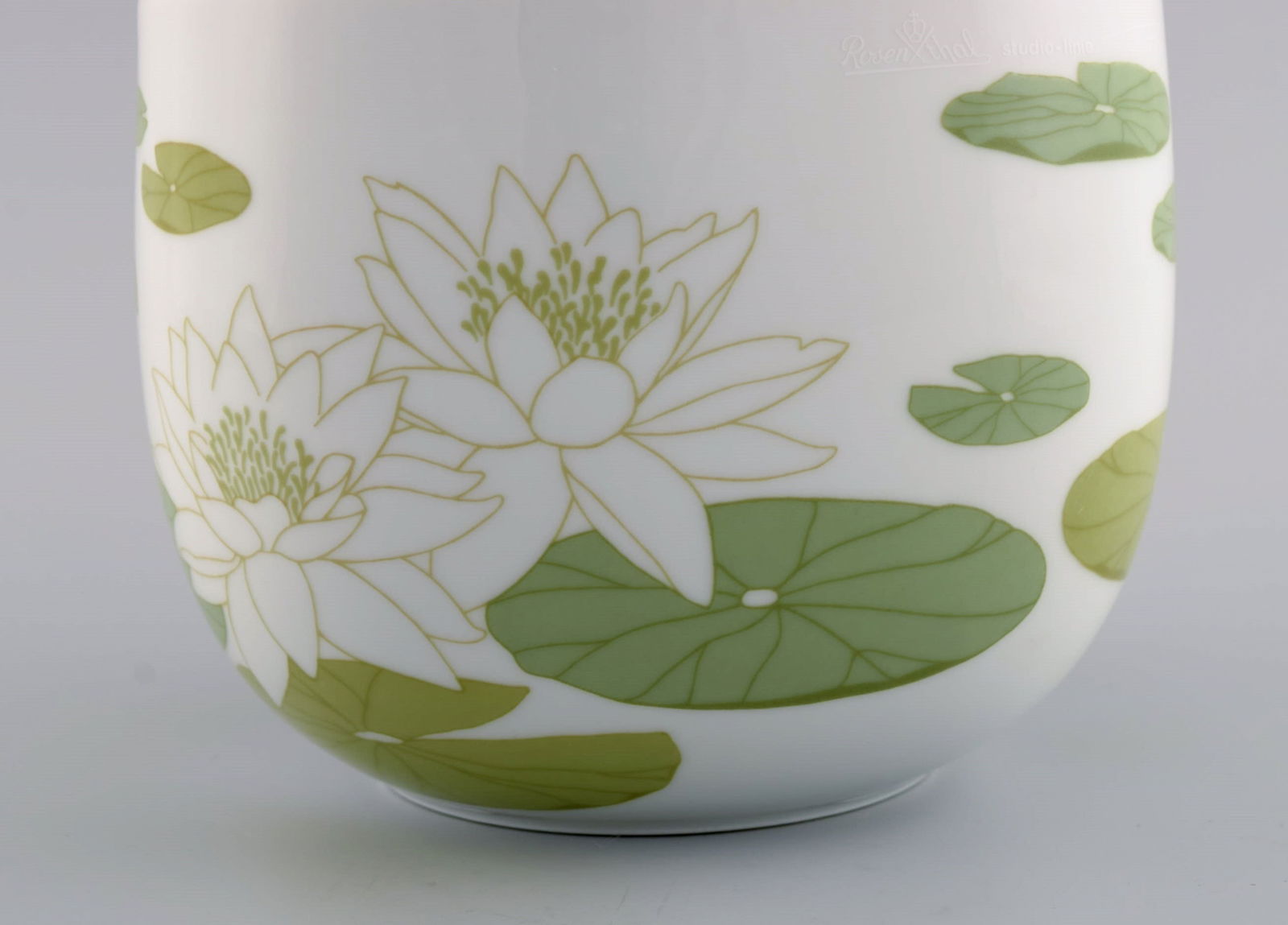 Timo Sarpaneva for Rosenthal. Rare Suomi bowl in porcelain decorated with water lilies. 1970s / 80s. - 4