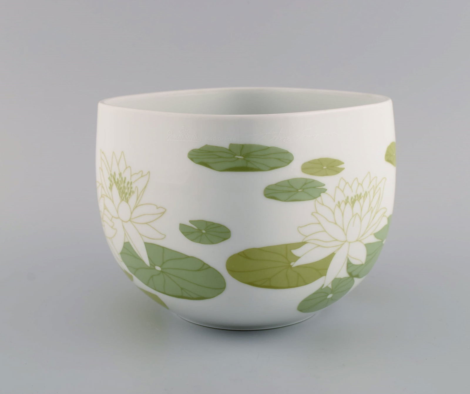 Timo Sarpaneva for Rosenthal. Rare Suomi bowl in porcelain decorated with water lilies. 1970s / 80s. - 5
