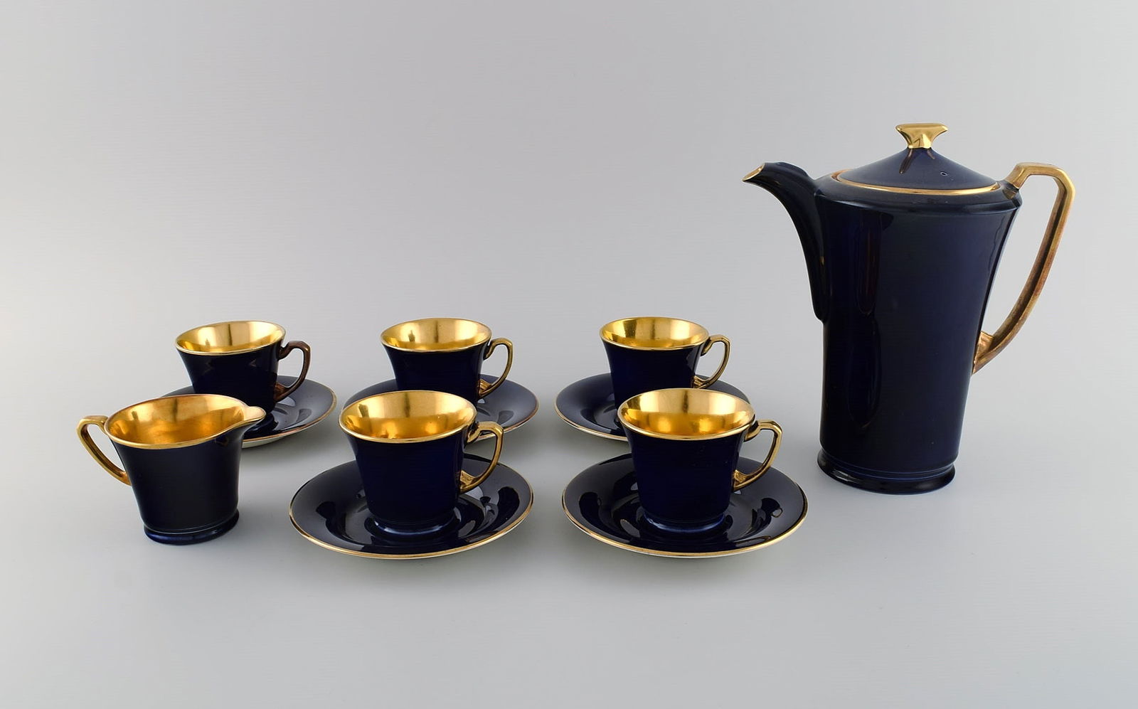 Crown Devon, England. Art deco coffee service for five people in navy blue porcelain, gilded inside. (1 of 7)