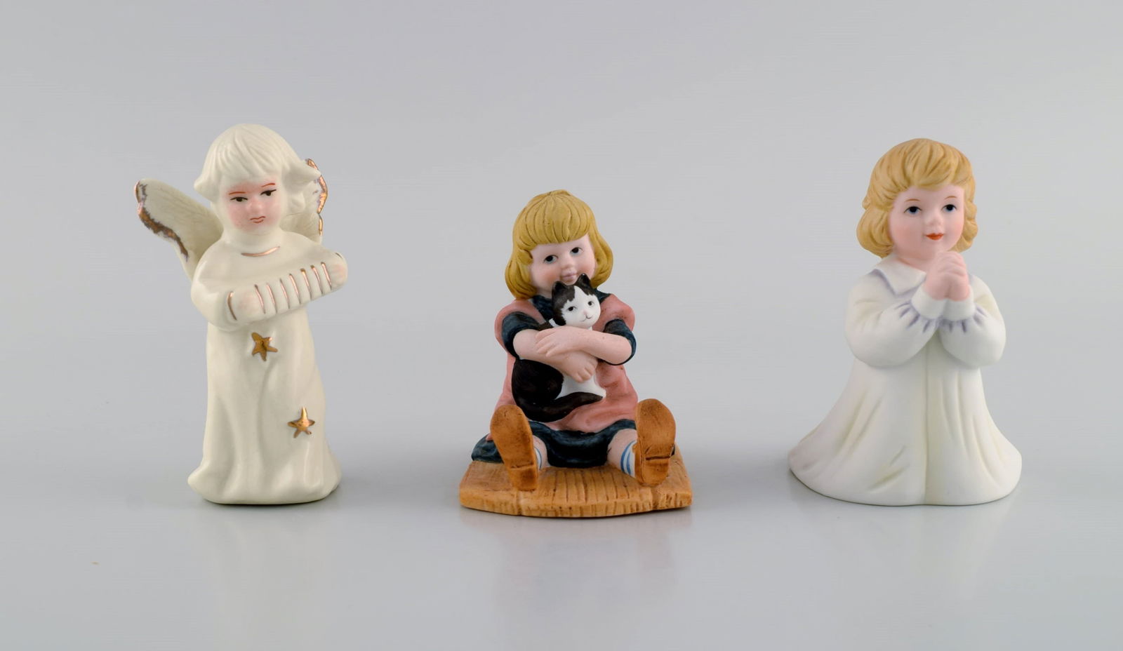 Five porcelain figurines. Angels and children. 1980s. - 5