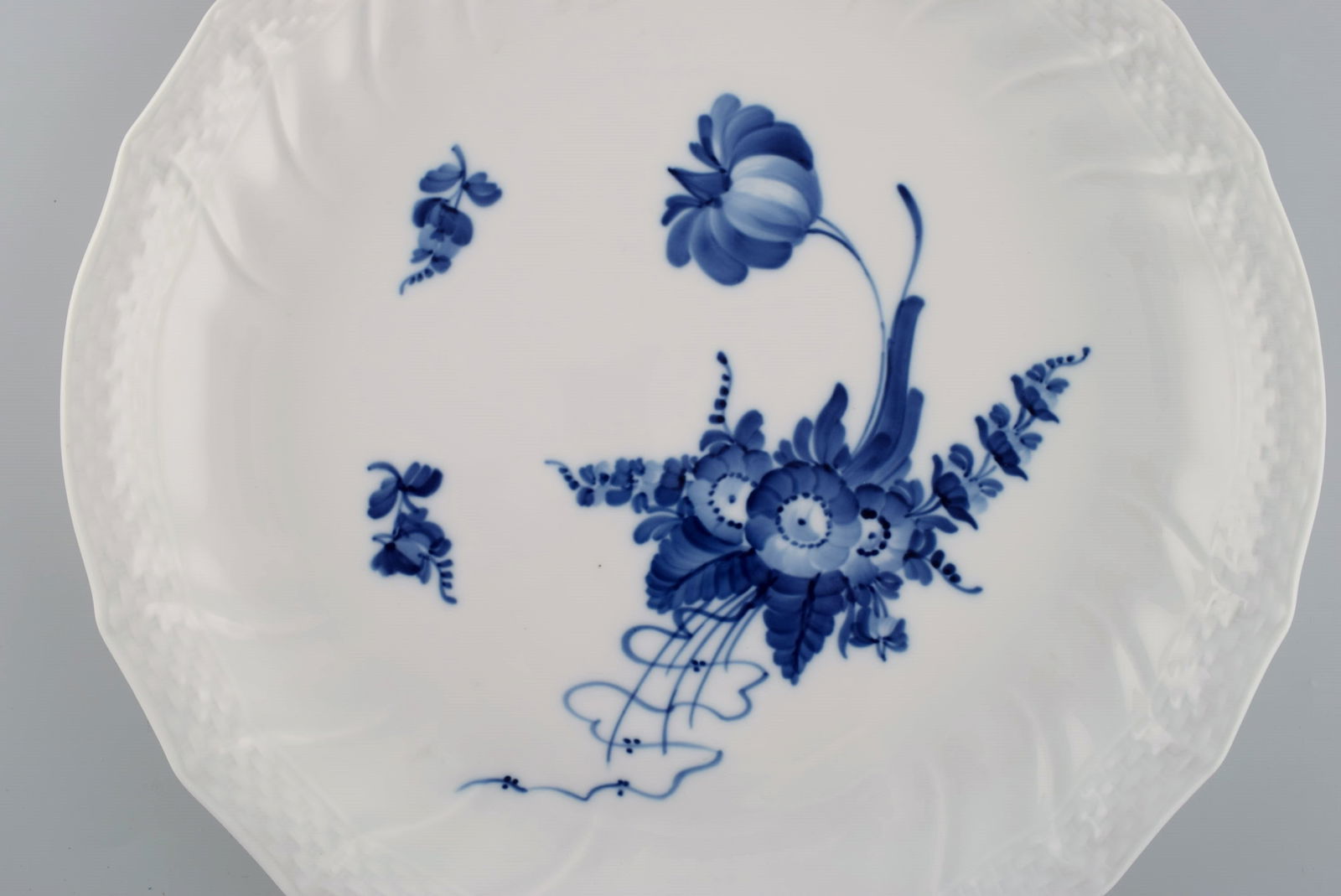 Large Royal Copenhagen Blue Flower Curved round dish. 1960s. Model number 10/1691. - 2