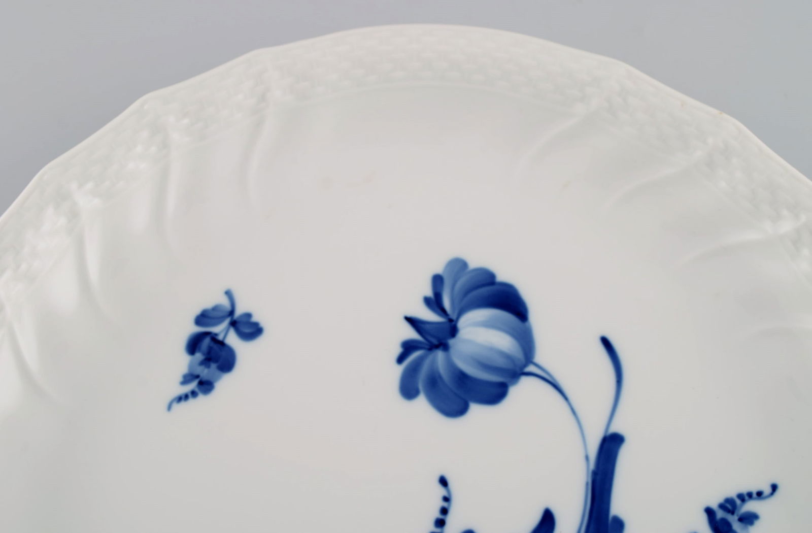 Large Royal Copenhagen Blue Flower Curved round dish. 1960s. Model number 10/1691. - 3