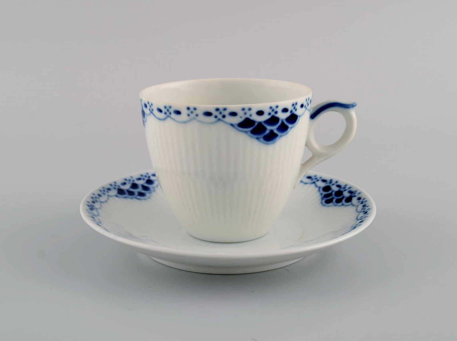 Royal Copenhagen blue painted Princess. Set of five coffee cups with saucers along with creamer in - 2
