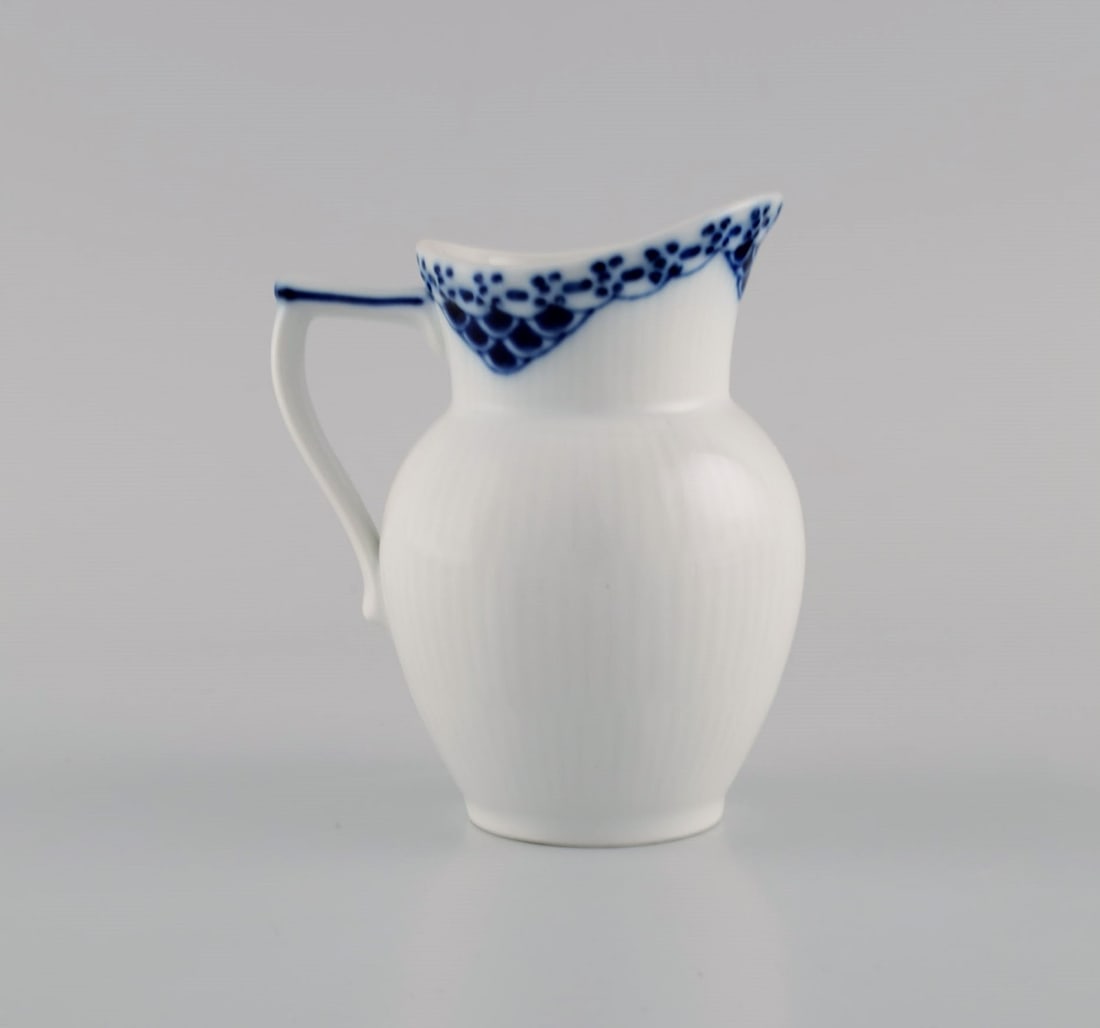 Royal Copenhagen blue painted Princess. Set of five coffee cups with saucers along with creamer in - 5