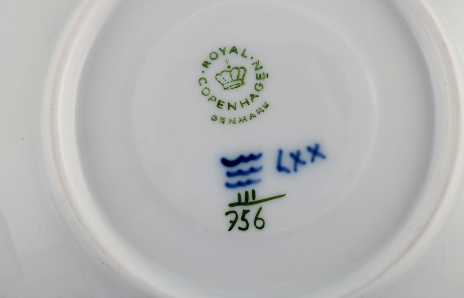 Royal Copenhagen blue painted Princess. Set of five coffee cups with saucers along with creamer in - 6