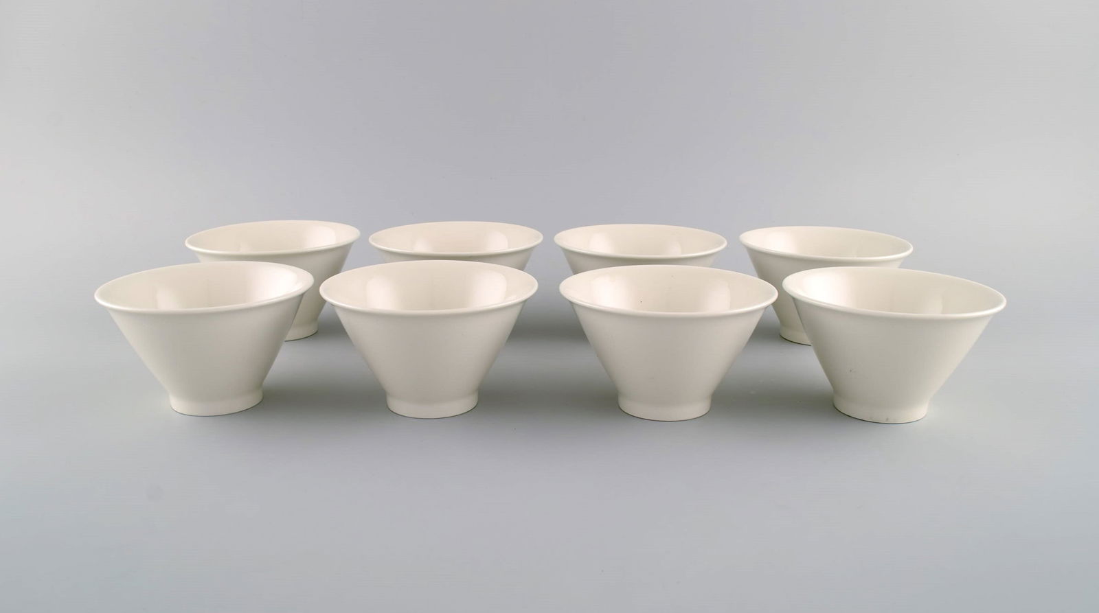 Inkeri Leivo (1944-2010) for Arabia. Eight Harlequin bowls in cream-colored porcelain. 1970s. (1 of 4)