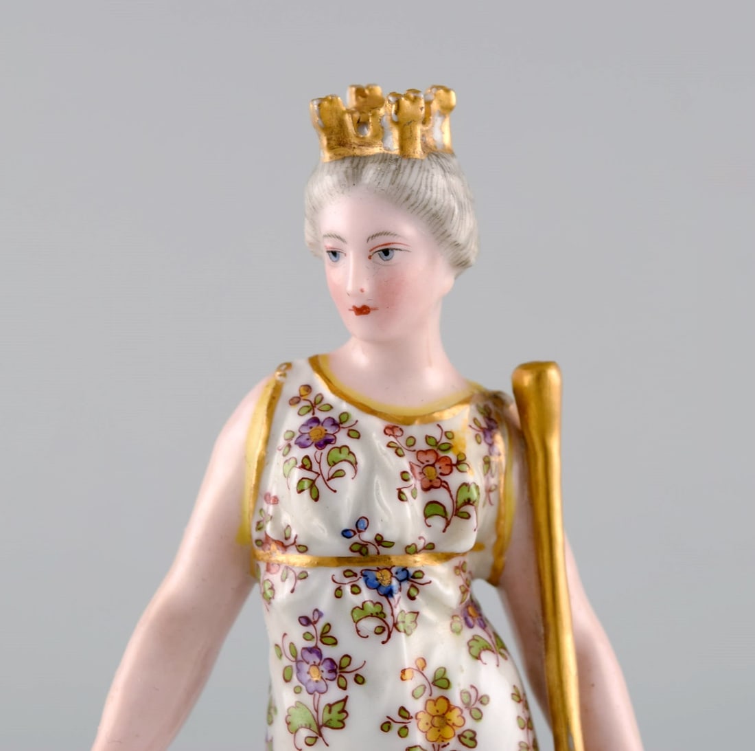 Meissen, Germany. Rare hand-painted porcelain figure. Queen with crown, key and scepter. Late 19th - 2