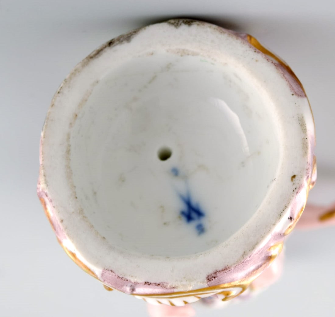 Meissen, Germany. Rare hand-painted porcelain figure. Queen with crown, key and scepter. Late 19th - 9