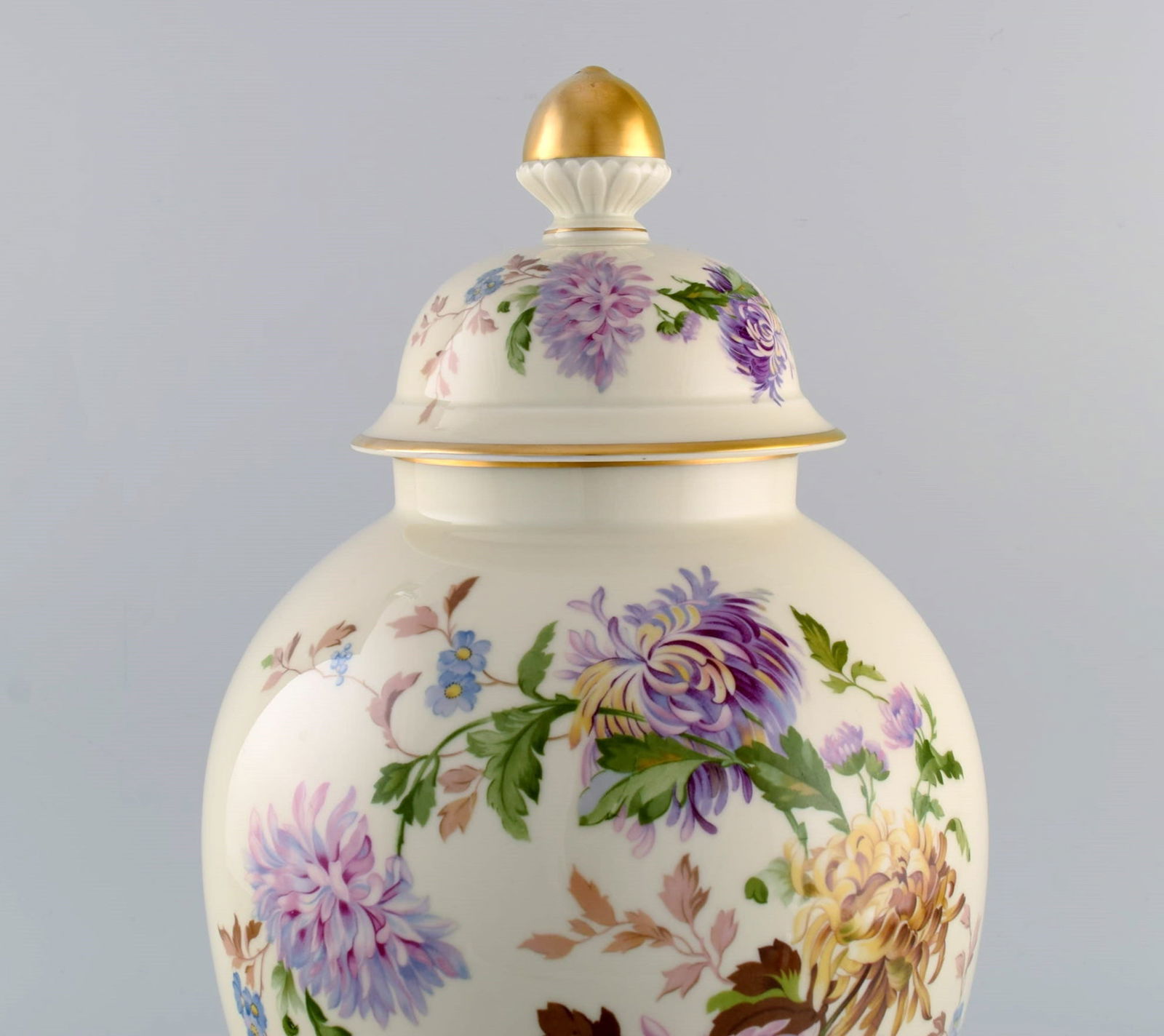 Large Rosenthal chrysanthemum lidded vase in cream-colored porcelain with hand-painted flowers and - 2