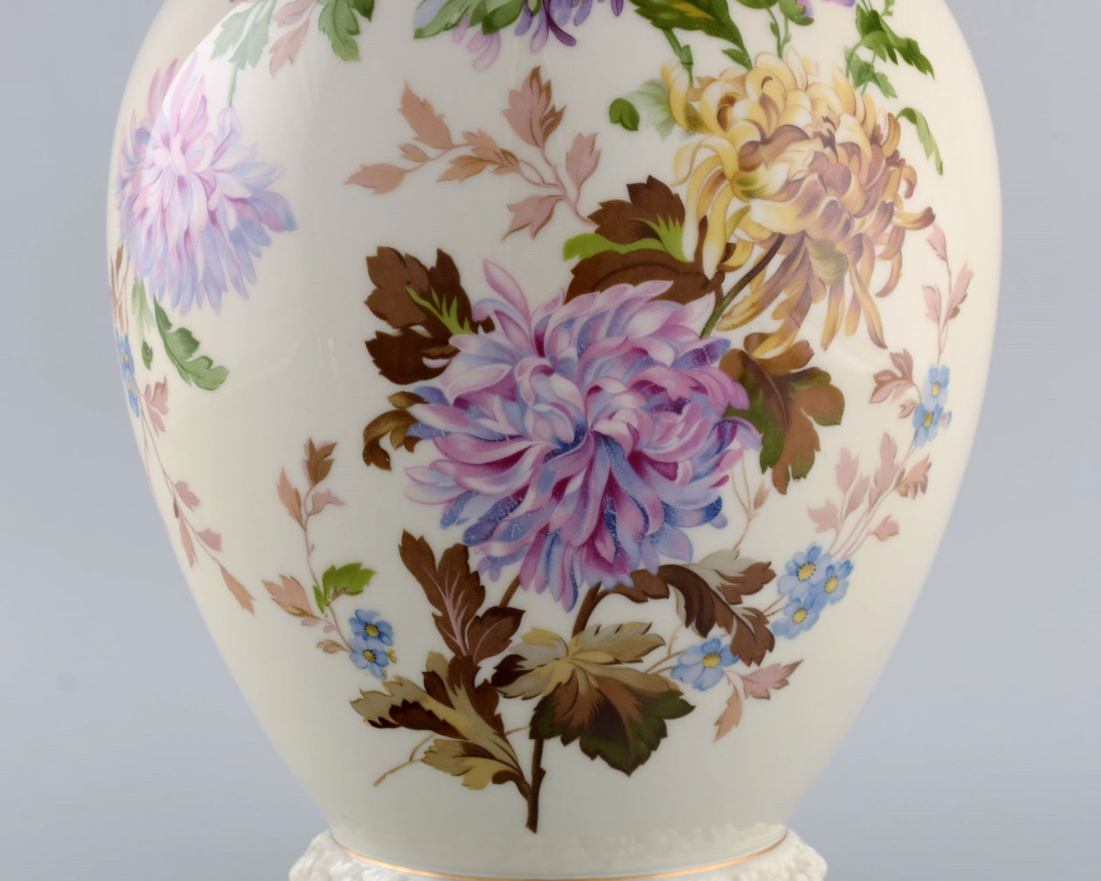 Large Rosenthal chrysanthemum lidded vase in cream-colored porcelain with hand-painted flowers and - 3