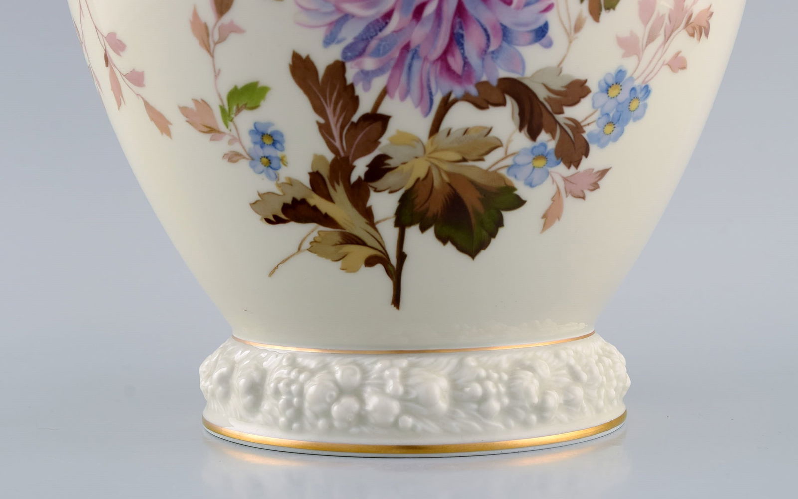 Large Rosenthal chrysanthemum lidded vase in cream-colored porcelain with hand-painted flowers and - 4