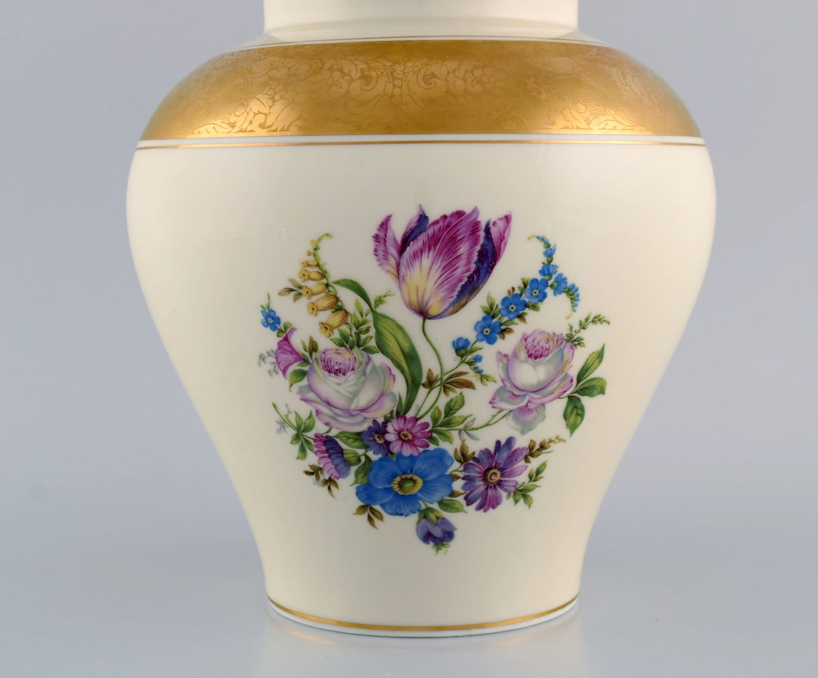 Large Rosenthal lidded vase in cream-colored porcelain with hand-painted flowers and gold leaf - 4