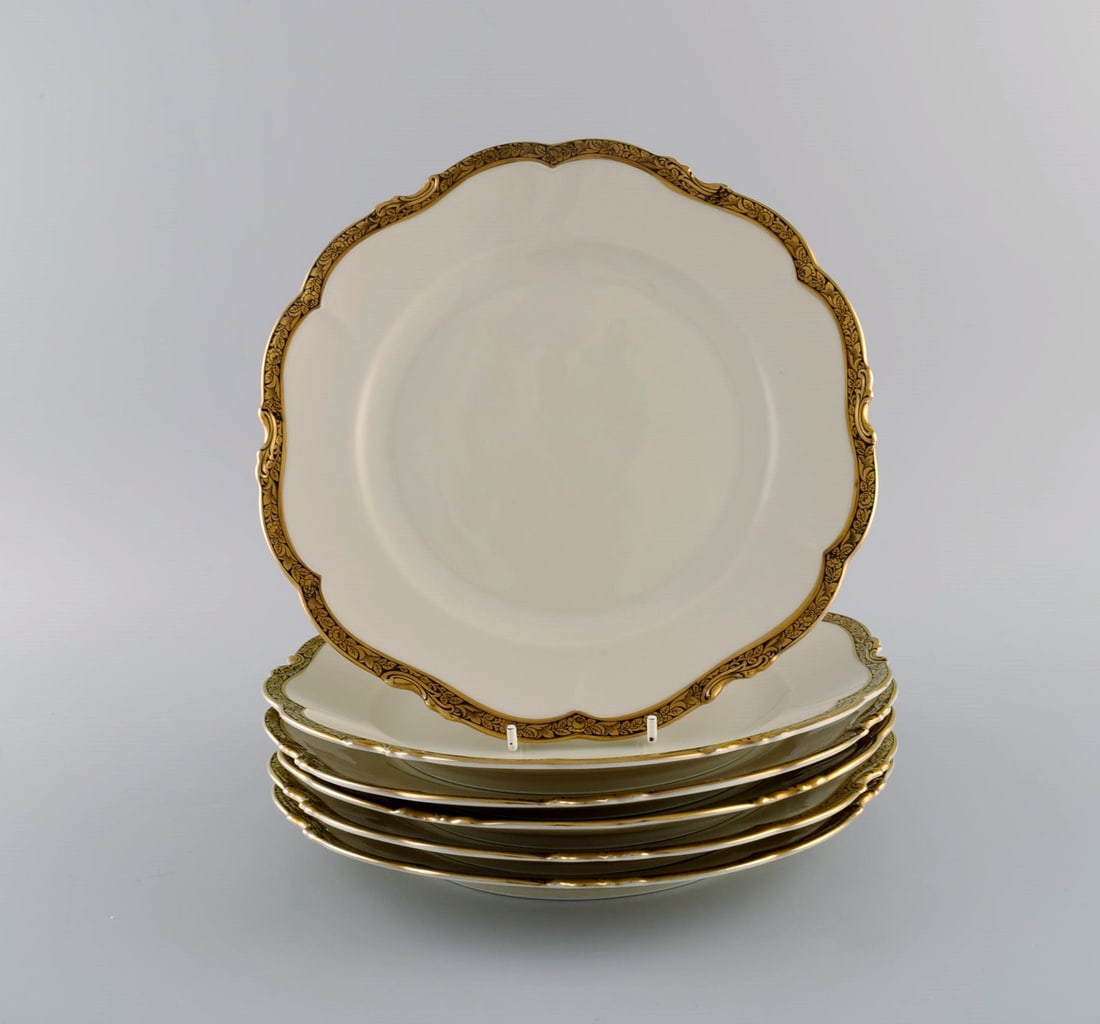 KPM, Berlin. Six Royal Ivory dinner plates in cream-colored porcelain with gold decoration. 1920s. (1 of 5)