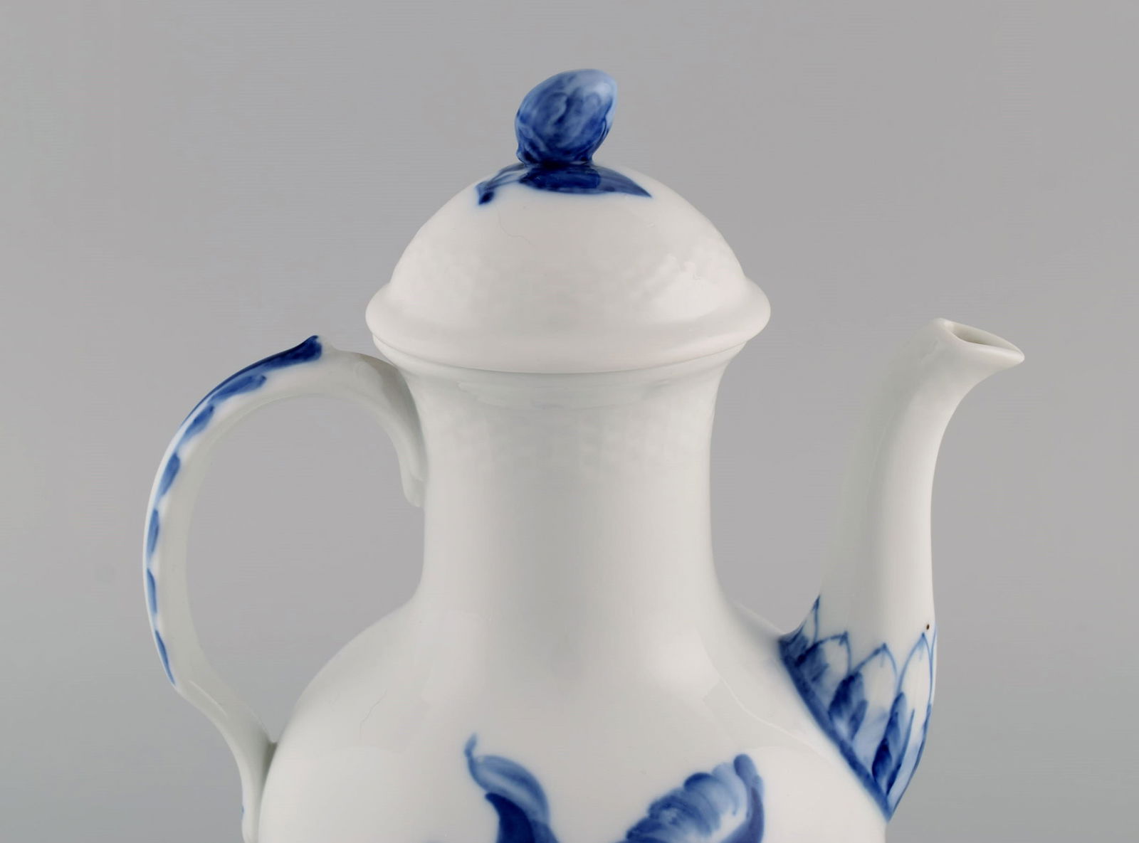 Antique Royal Copenhagen Blue Flower Braided coffee pot. Model number 10/8189. Early 20th century. - 4