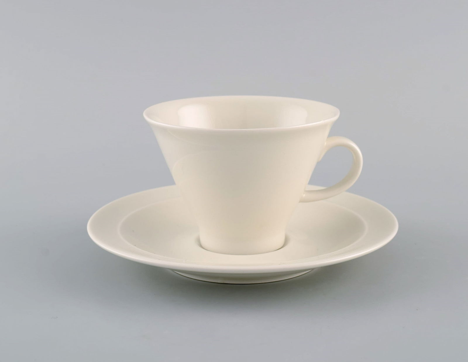 Inkeri Leivo (1944-2010) for Arabia. Harlequin porcelain coffee service for six people. 1970s. - 3