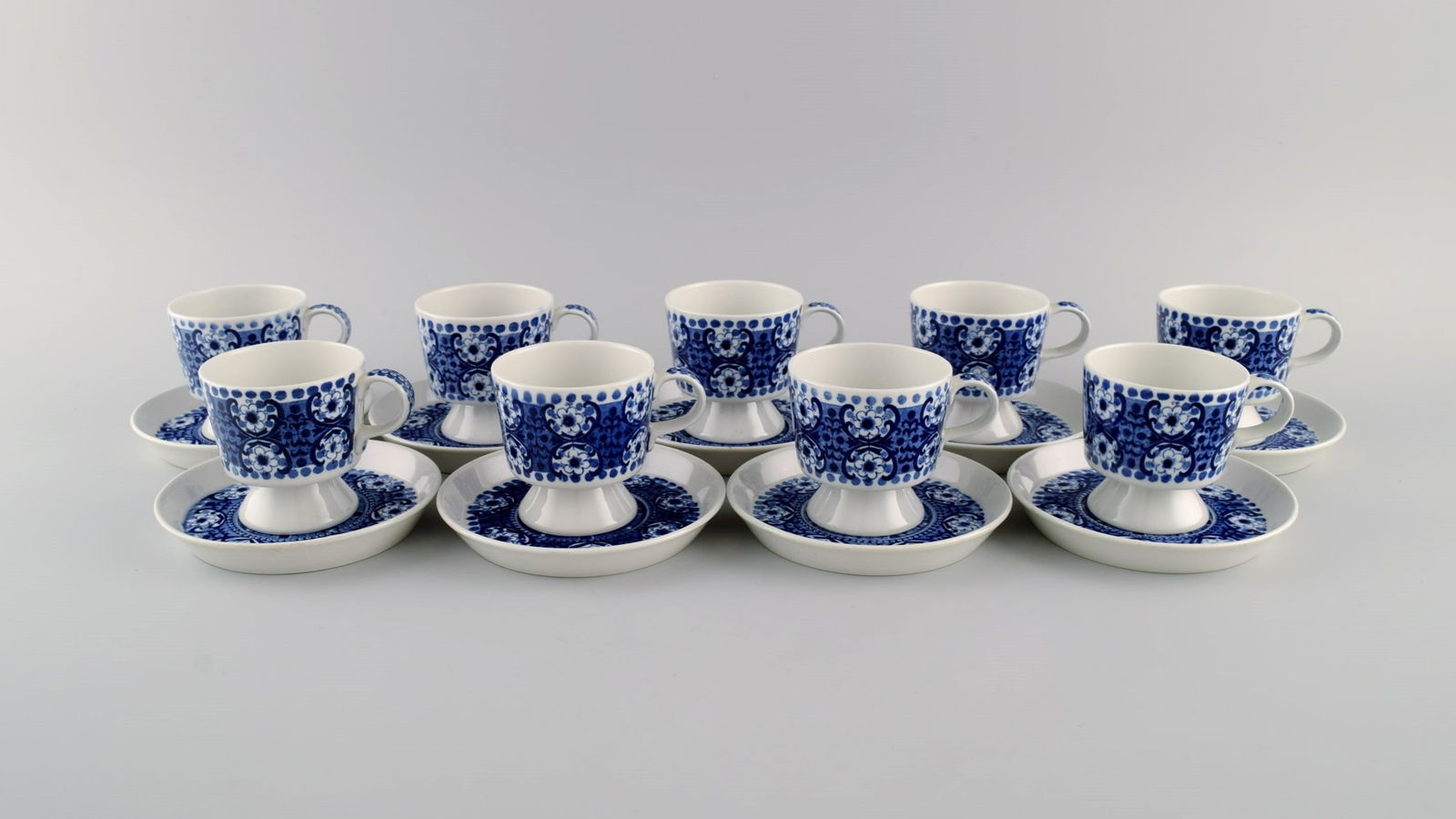 Raija Uosikkinen for Arabia. 9 Ali porcelain coffee cups with saucers. Blue flower decoration. (1 of 5)