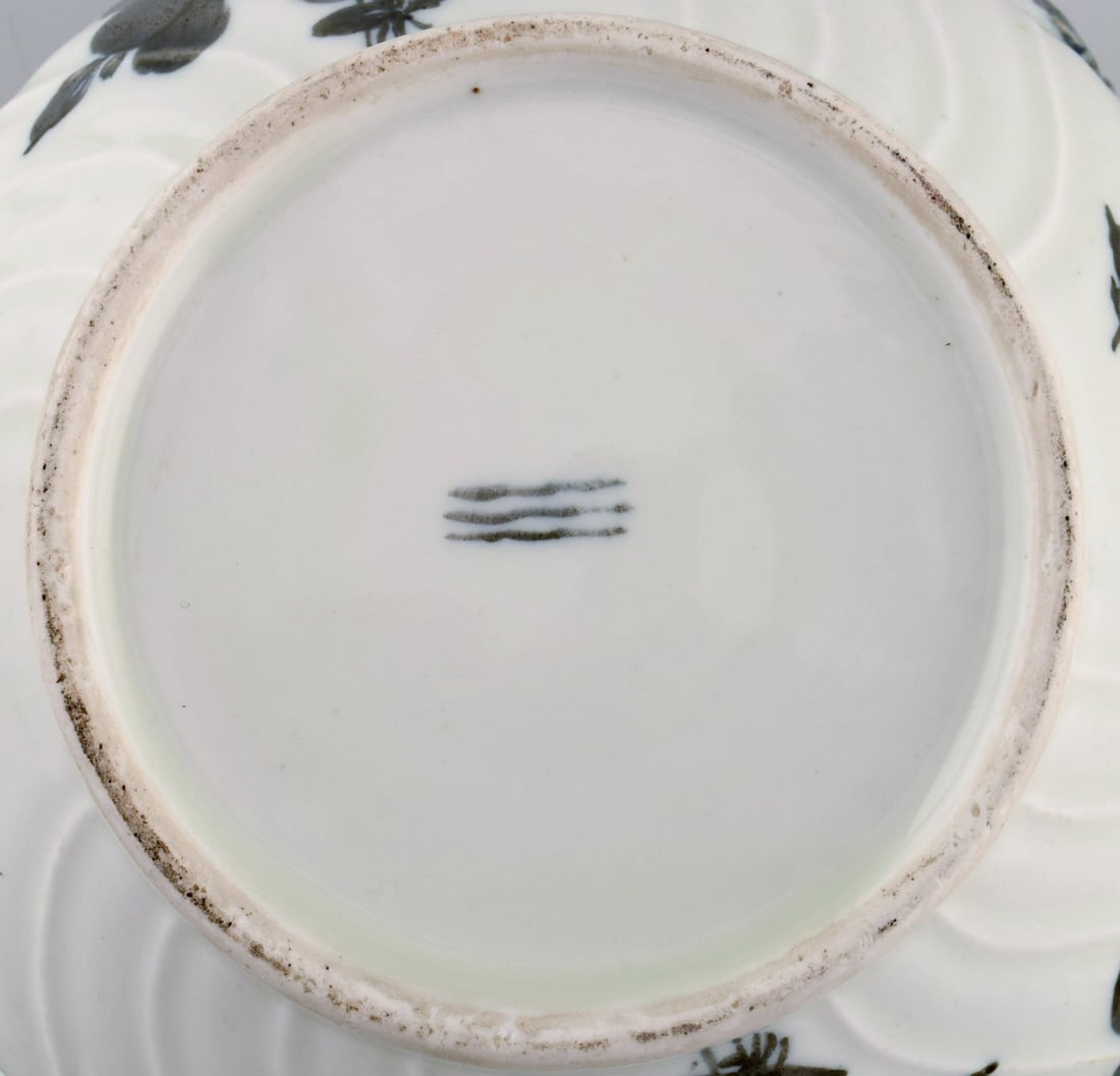 Early Royal Copenhagen Blue Flower Curved lidded tureen in porcelain with hand-painted flowers. Lid - 8