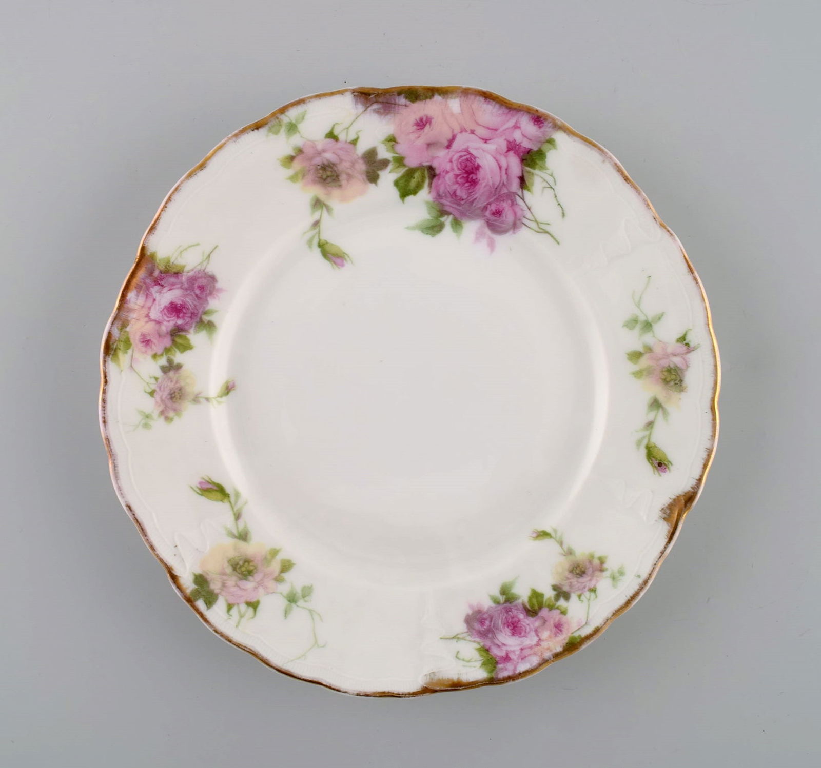 Rosenthal, Germany. Three Iris plates in hand-painted porcelain with flowers and gold edge. 1920s. - 2