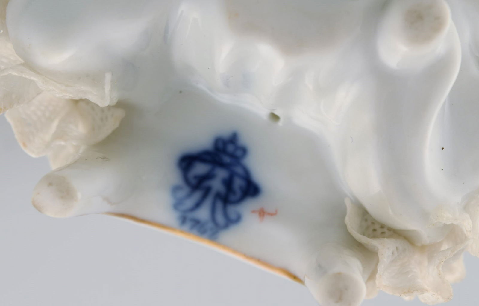 Volkstedt Rudolstadt, Germany. Porcelain figure. Reading woman in skirt. Mid-20th century. - 7