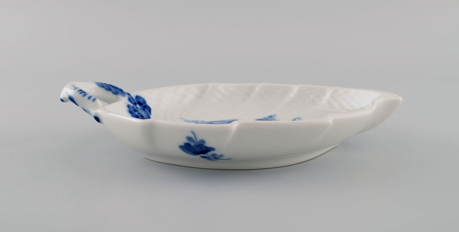 Royal Copenhagen Blue Flower Braided leaf-shaped bowl. Model number 10/1597. Dated 1969-1974. - 4