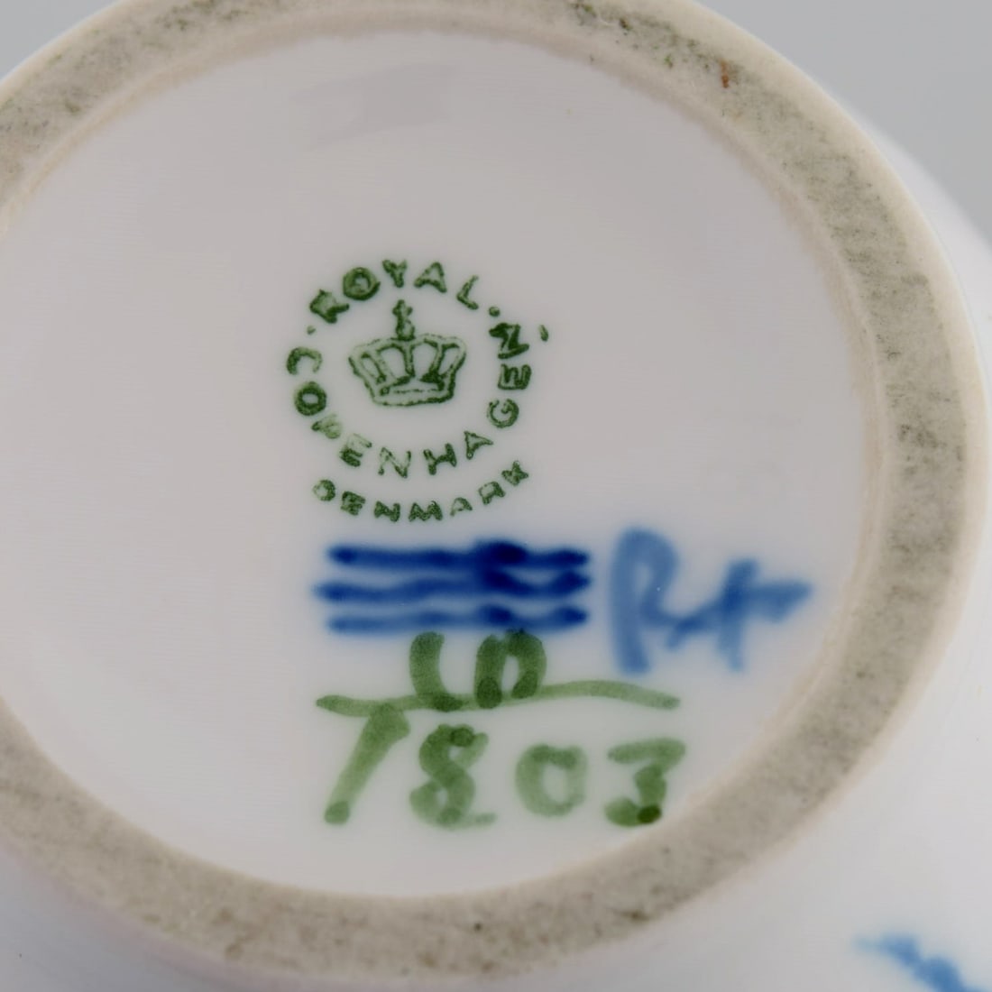 Two Royal Copenhagen Blue Flower Curved vases. Model number 10/1803. Dated 1980-84. - 5