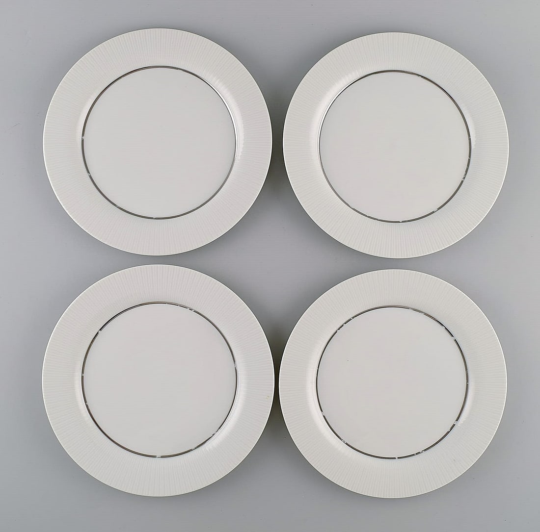 Tapio Wirkkala for Rosenthal. Eight rare Modulation lunch plates in porcelain with fluted rim. - 2