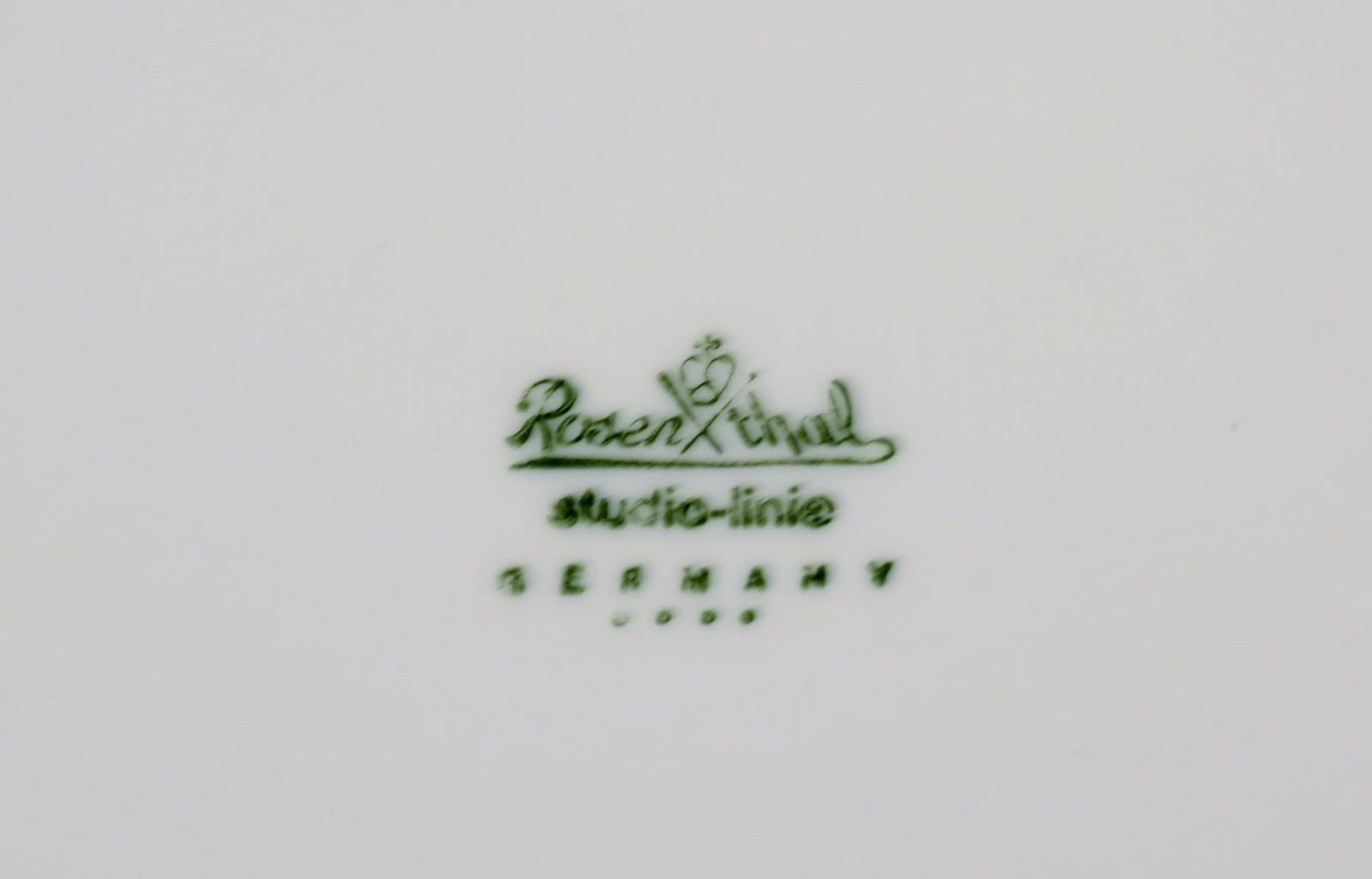 Tapio Wirkkala for Rosenthal. Eight rare Modulation lunch plates in porcelain with fluted rim. - 5