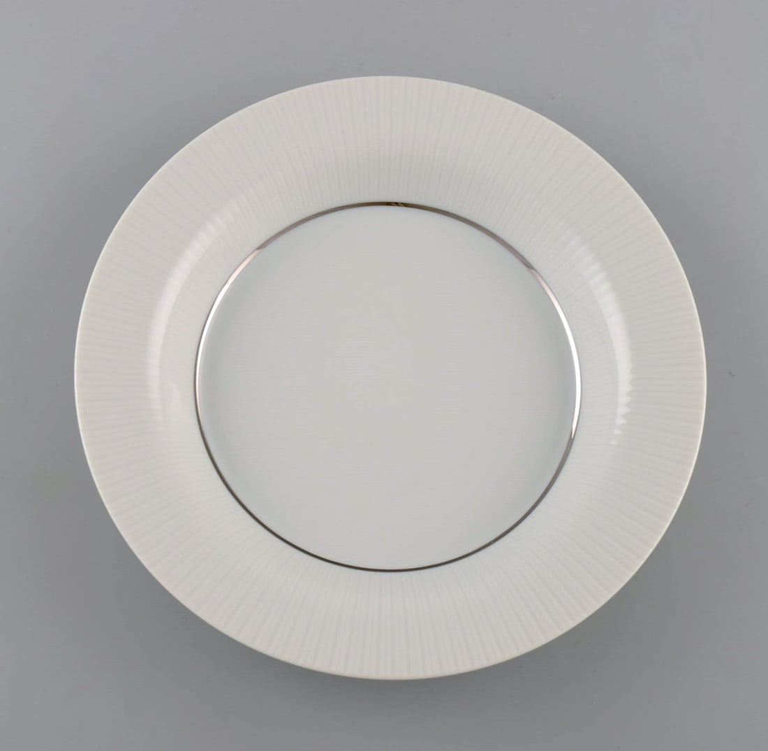 Tapio Wirkkala for Rosenthal. Eight rare Modulation deep plates in porcelain with fluted rim. - 2
