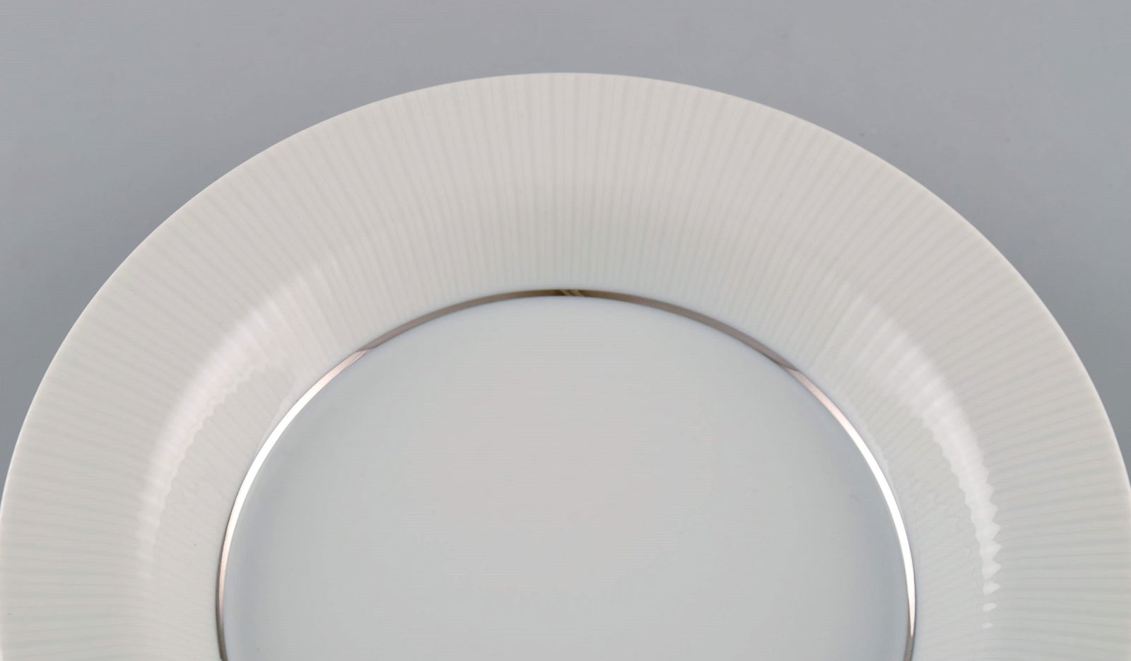 Tapio Wirkkala for Rosenthal. Eight rare Modulation deep plates in porcelain with fluted rim. - 3