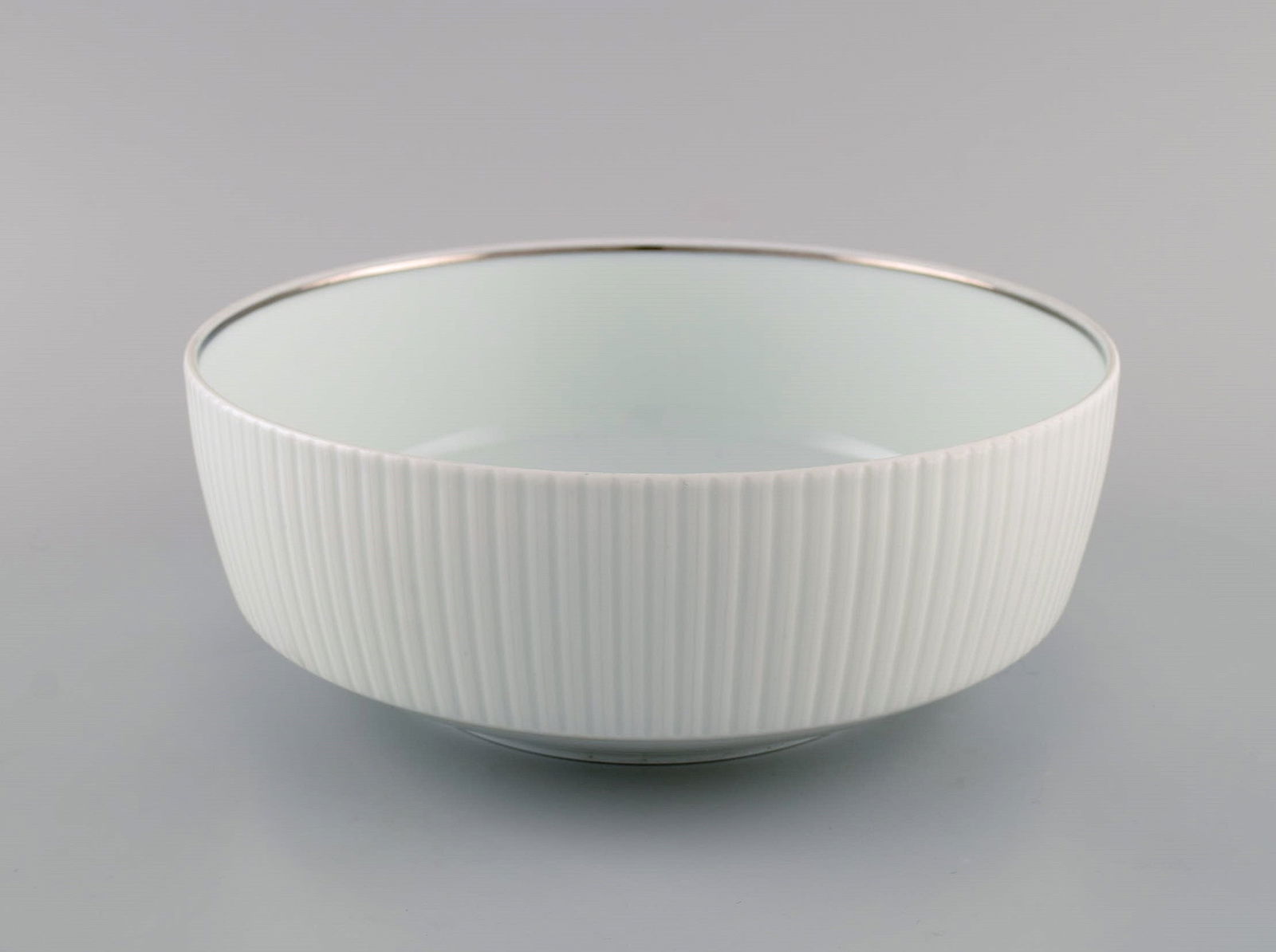 Tapio Wirkkala for Rosenthal. Rare Modulation bowl in fluted porcelain. Platinum Detail. Classic and (1 of 4)