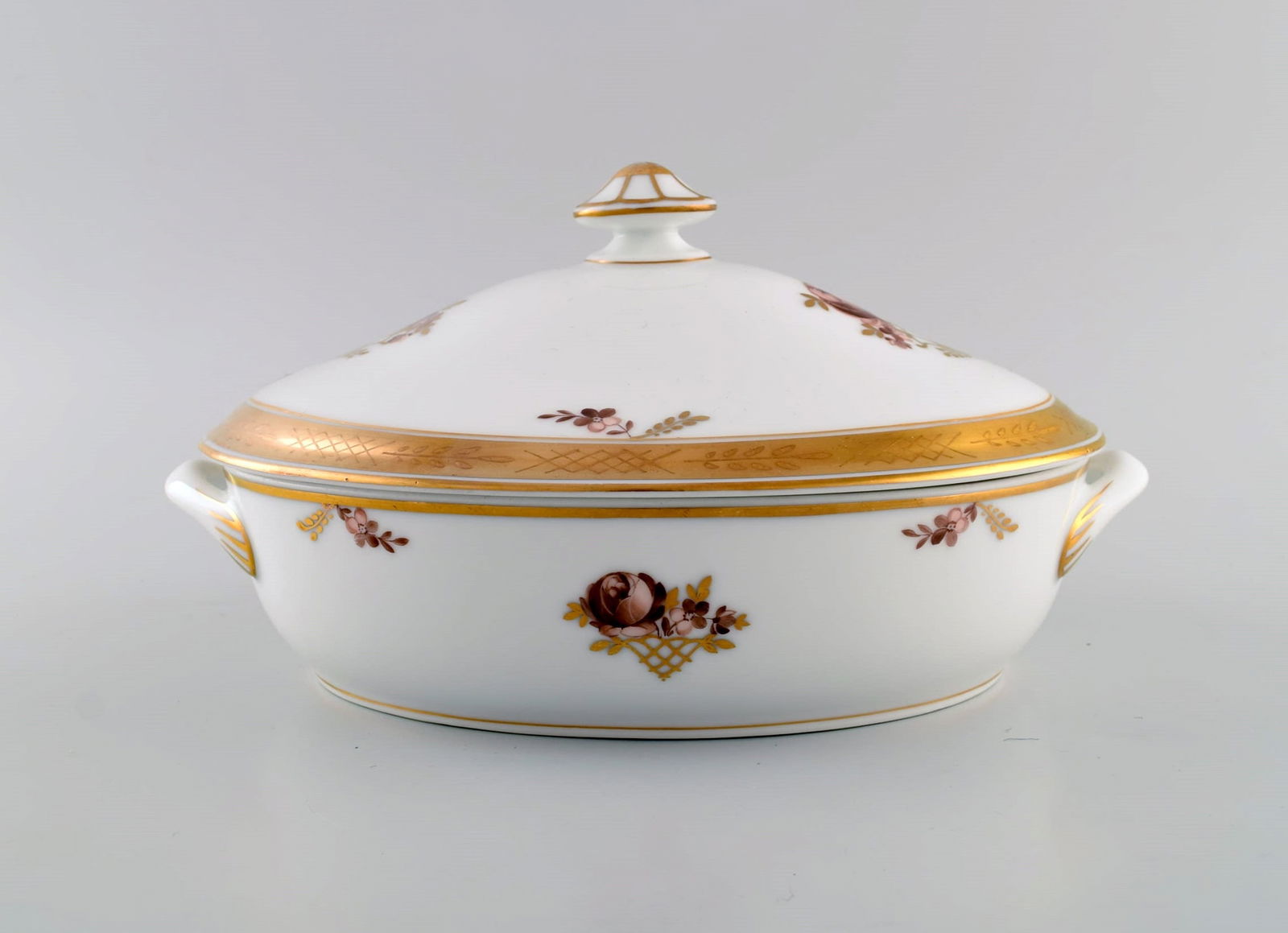 Royal Copenhagen Golden Basket lidded tureen in porcelain with flowers and gold decoration. Model (1 of 6)