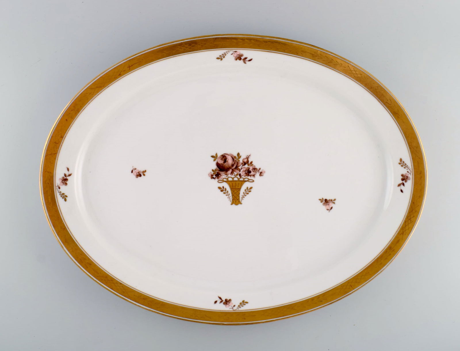 Large oval Royal Copenhagen Golden Basket serving dish in porcelain with flowers and gold (1 of 4)