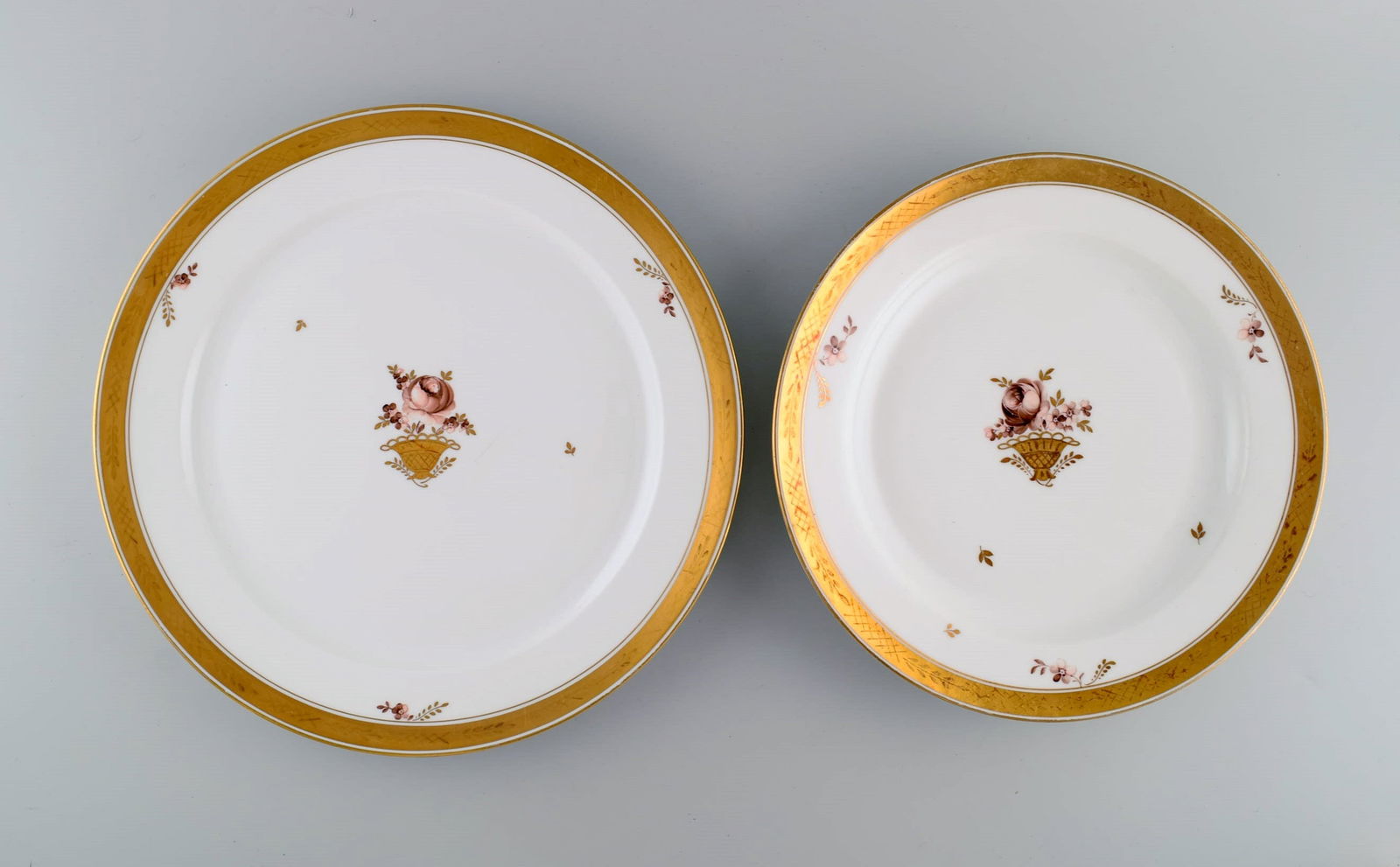 Two round Royal Copenhagen Golden Basket serving dishes in porcelain with flowers and gold (1 of 5)